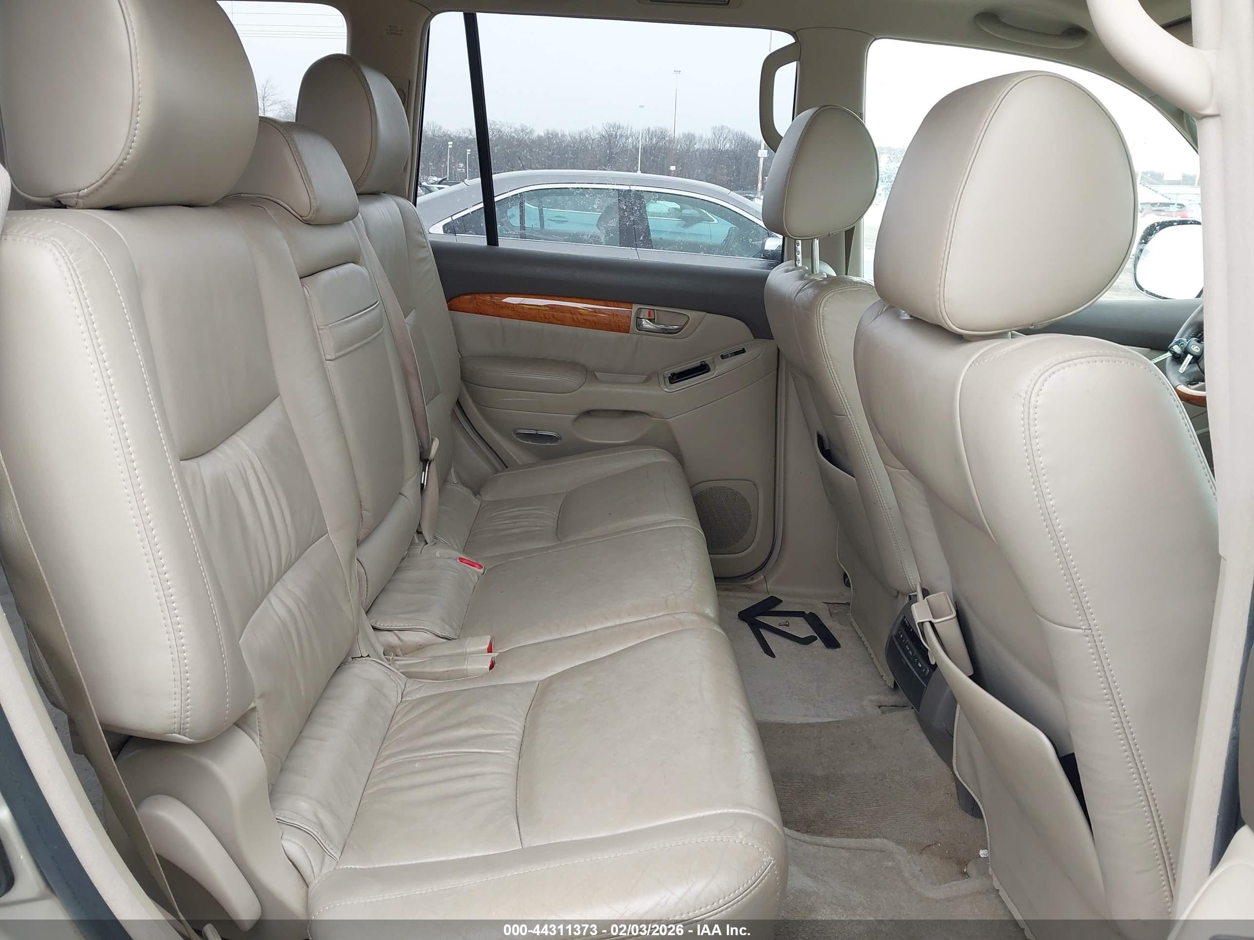 LEXUS GX image 8