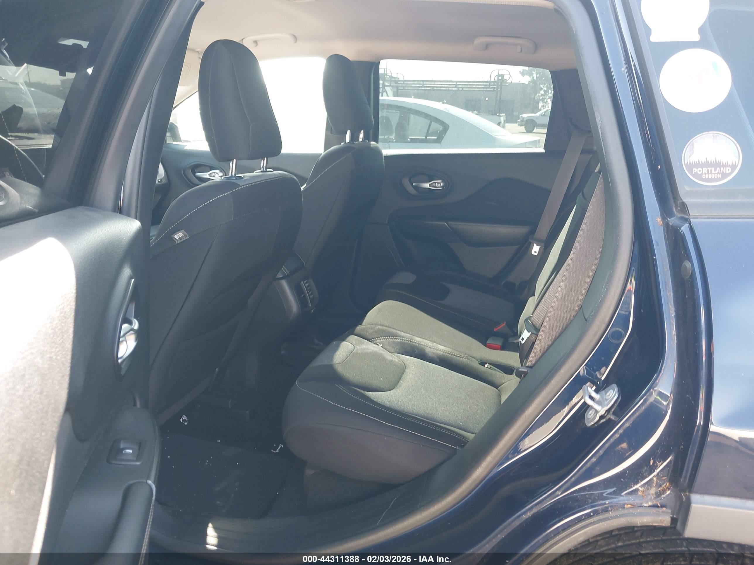 JEEP CHEROKEE image 8