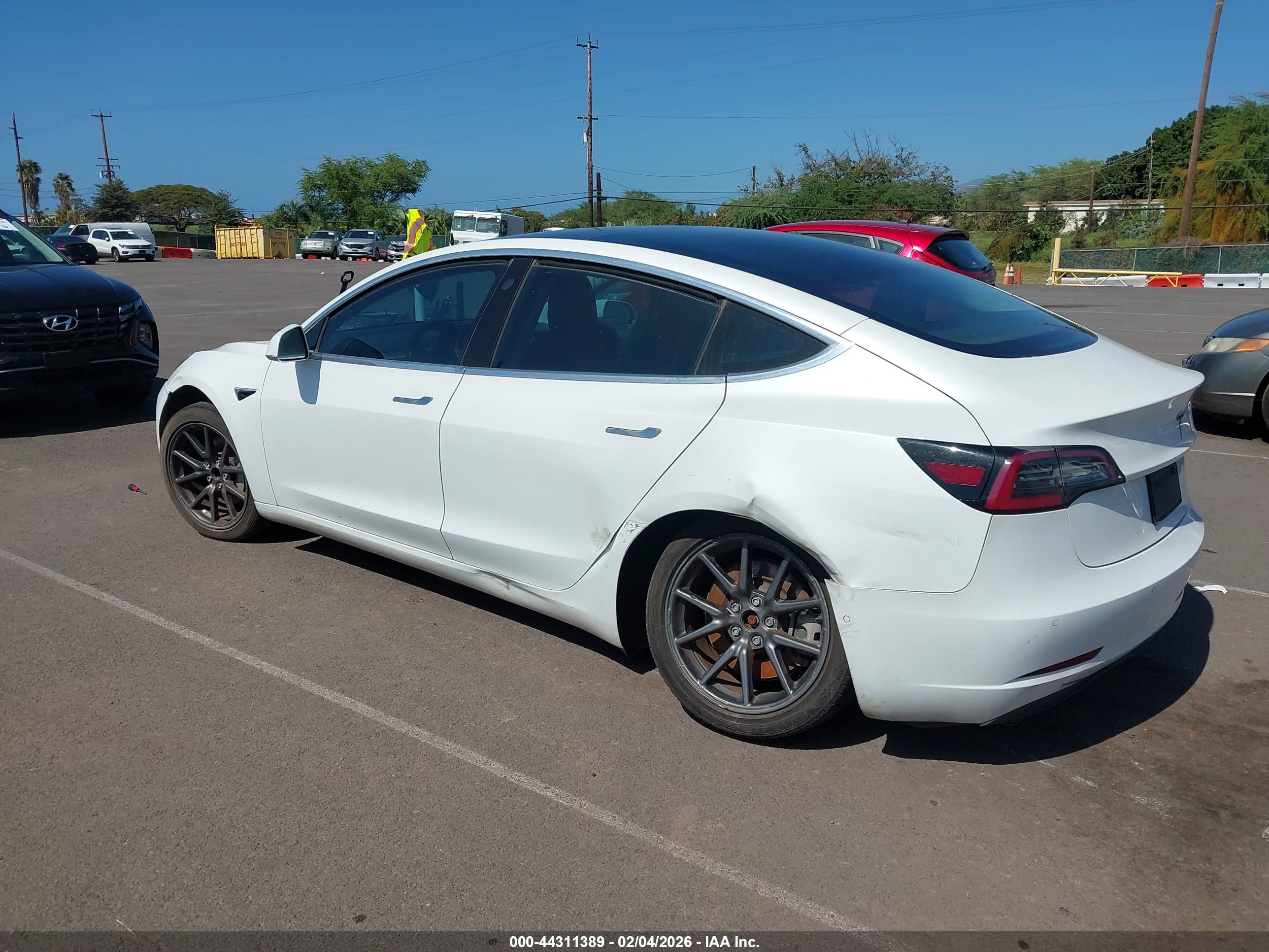 TESLA MODEL image 3