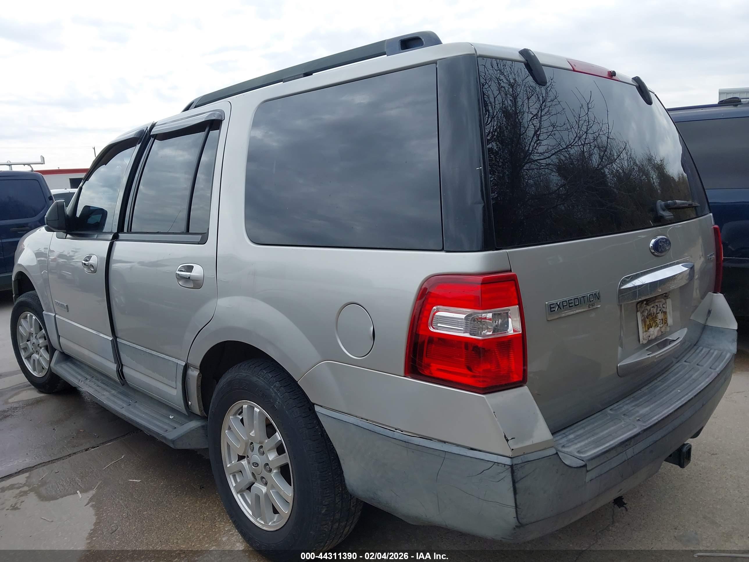 FORD EXPEDITION image 3