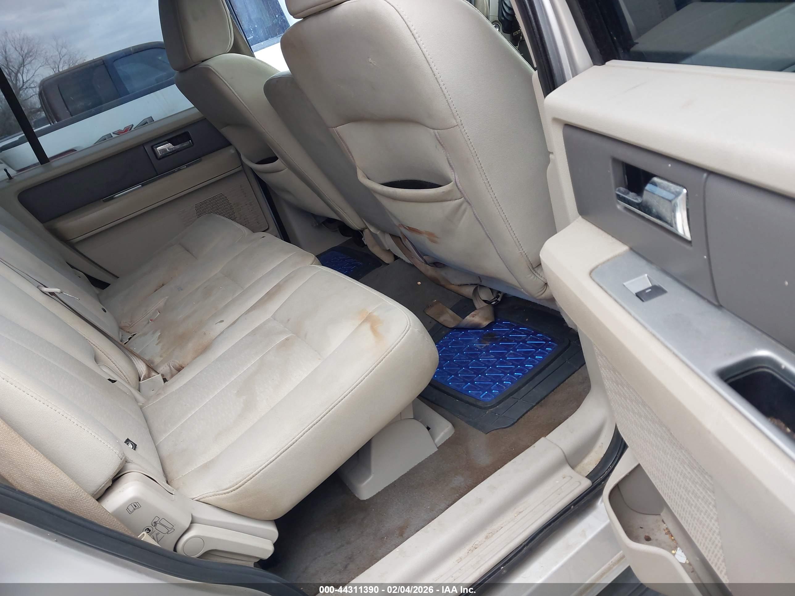 FORD EXPEDITION image 8