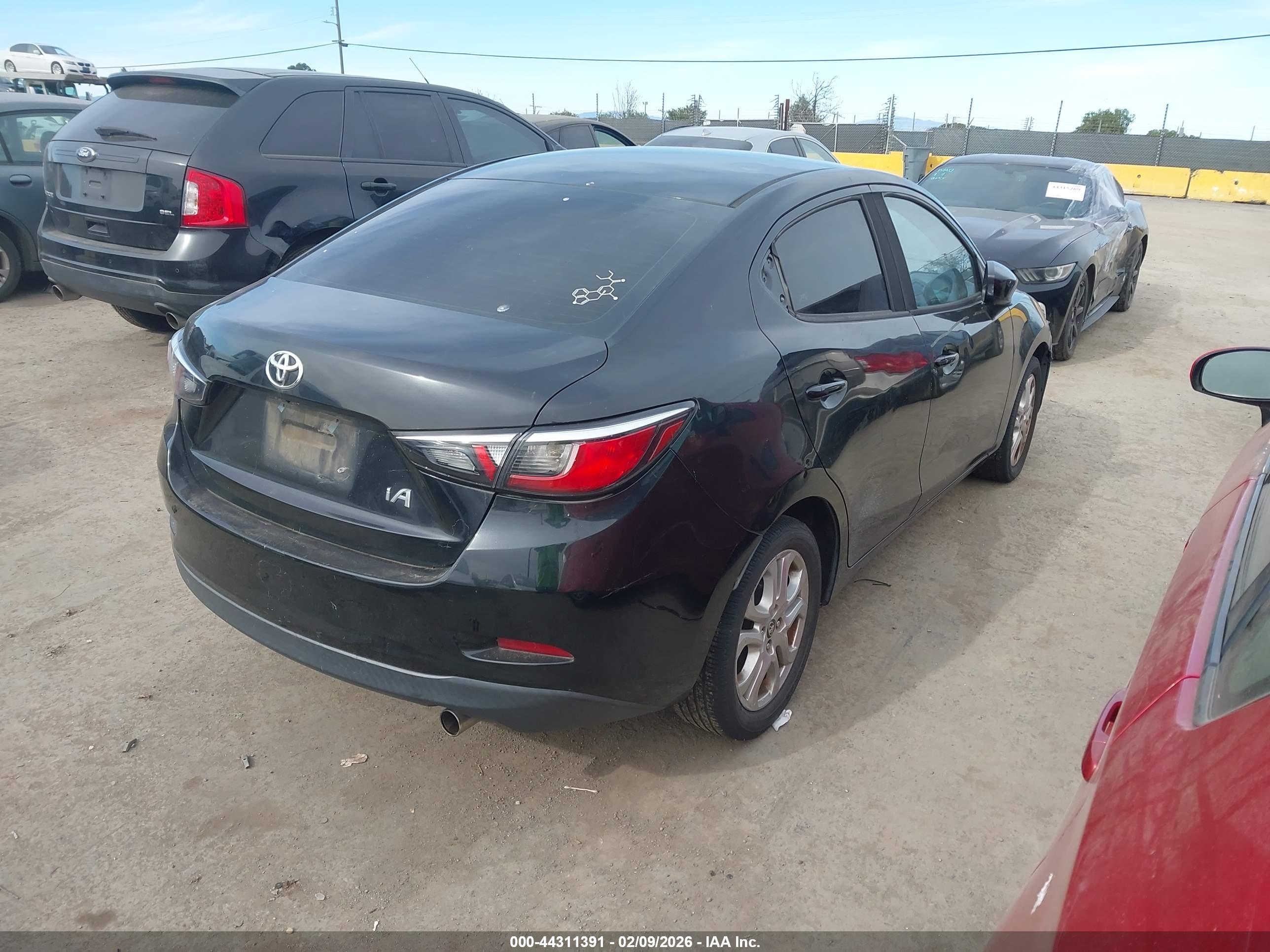 TOYOTA YARIS image 4