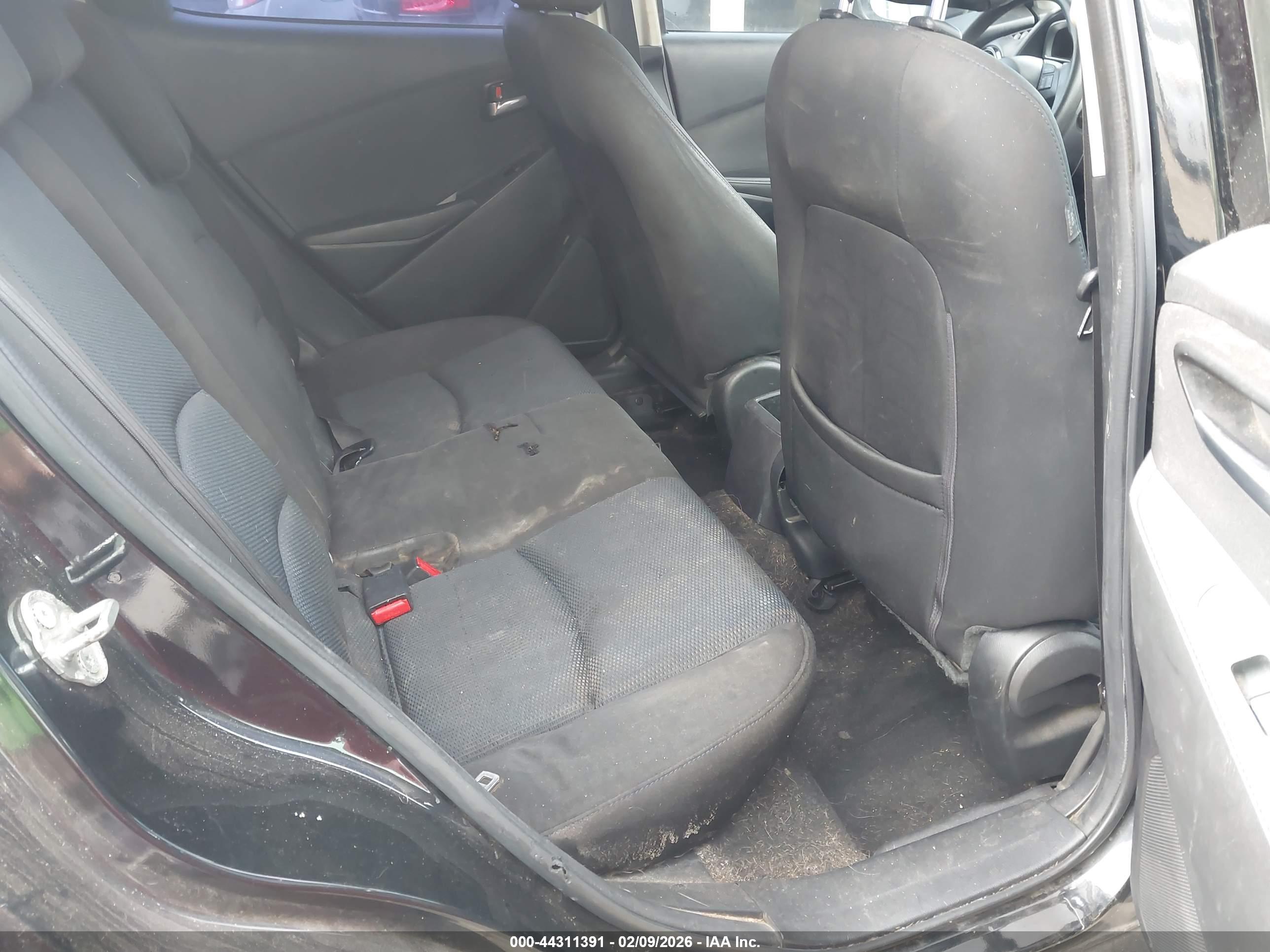 TOYOTA YARIS image 8