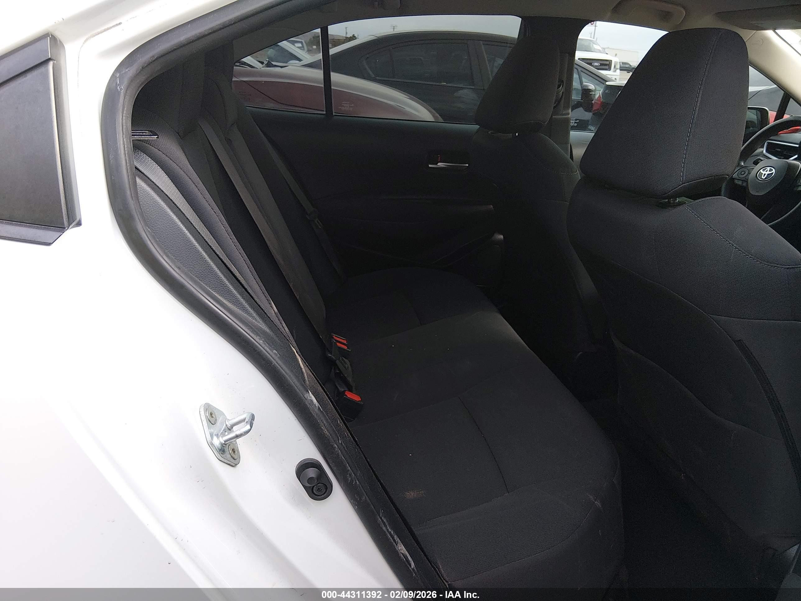 TOYOTA COROLLA image 8