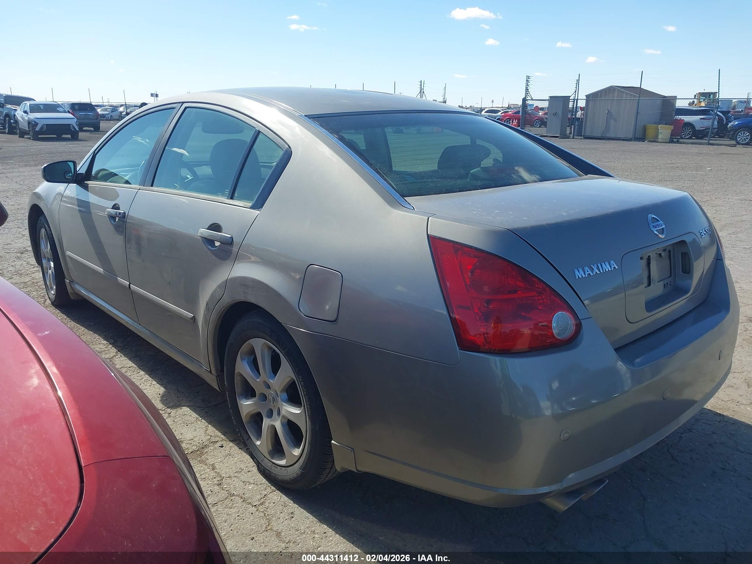 NISSAN MAXIMA image 3