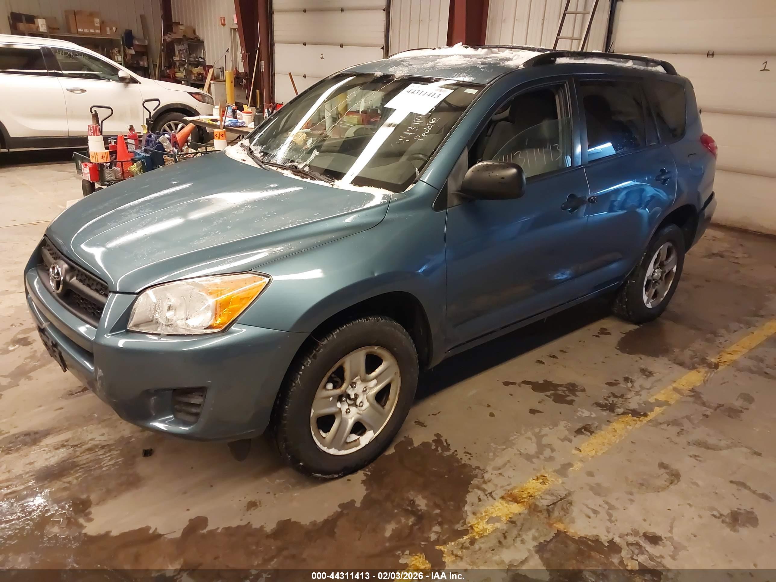 TOYOTA RAV4 image 2