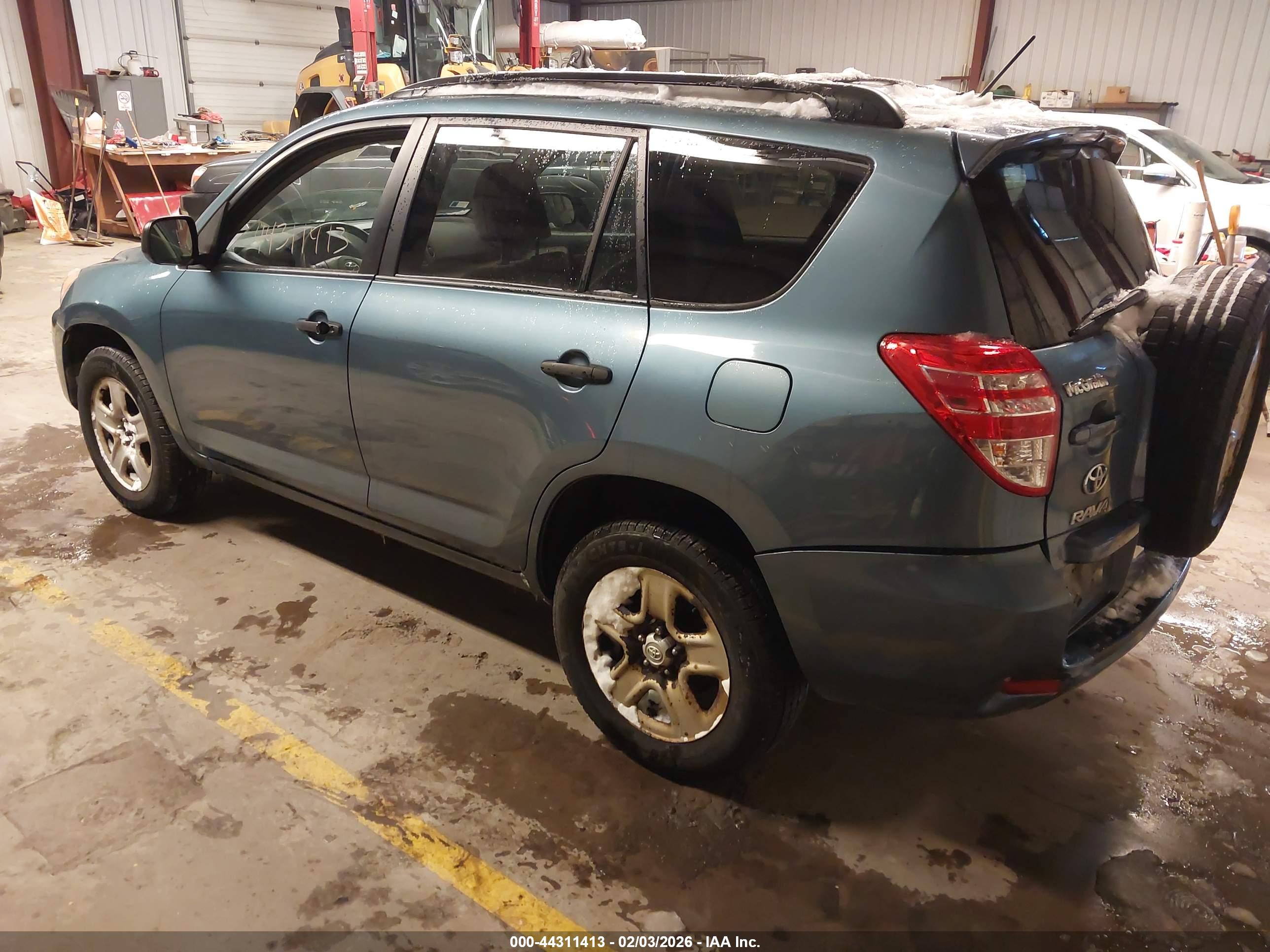 TOYOTA RAV4 image 3