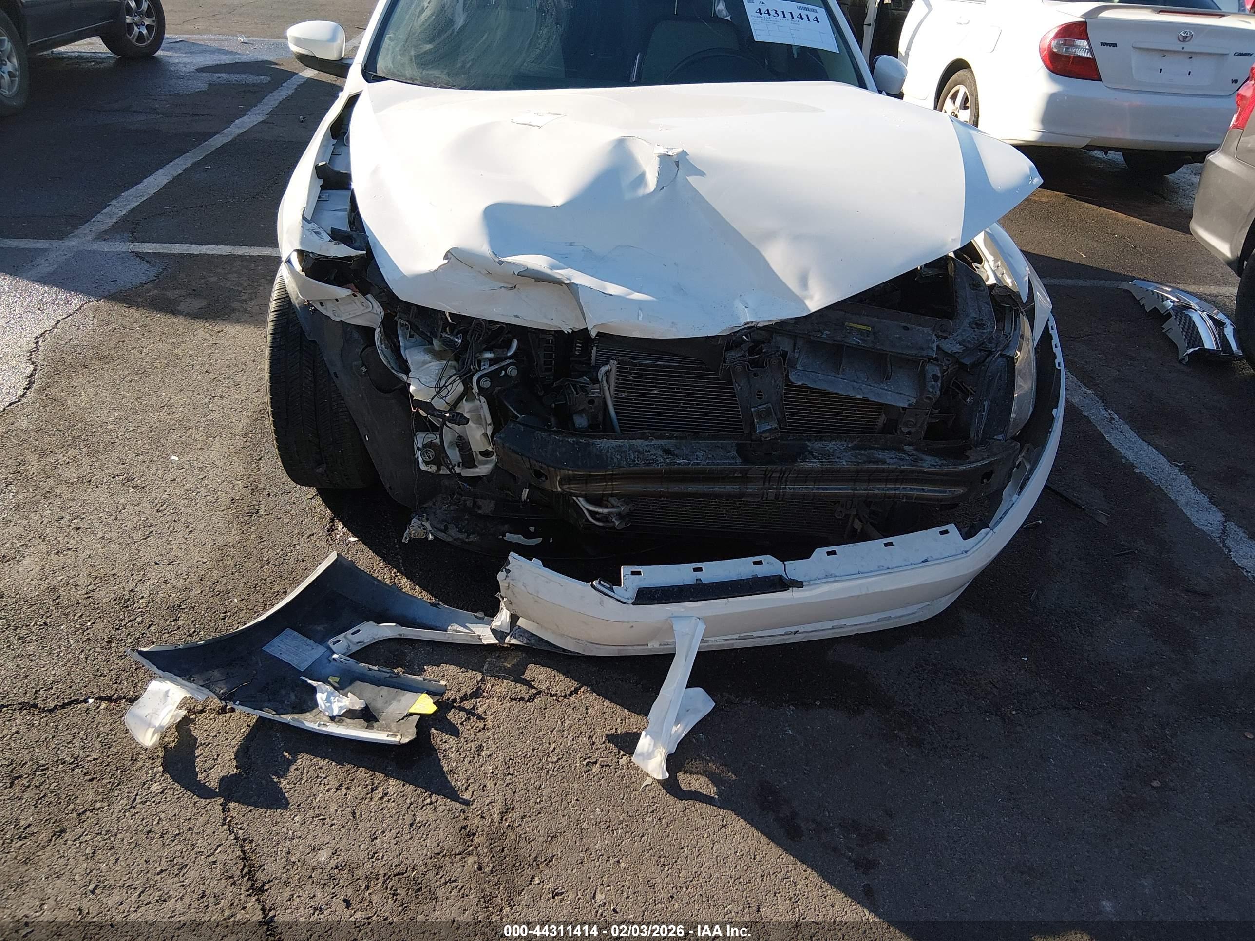 VOLKSWAGEN PASSAT image 6