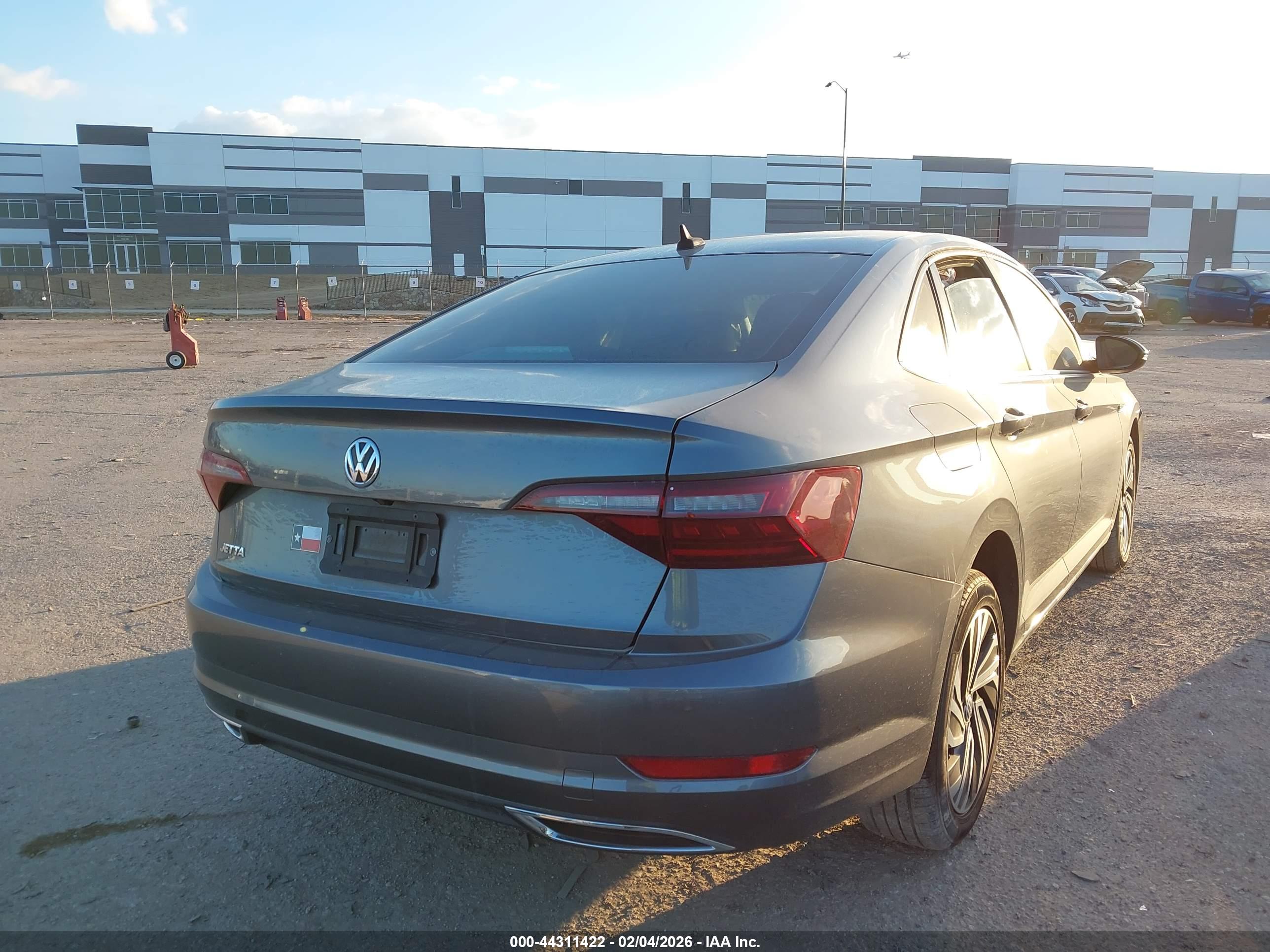 VOLKSWAGEN JETTA image 4