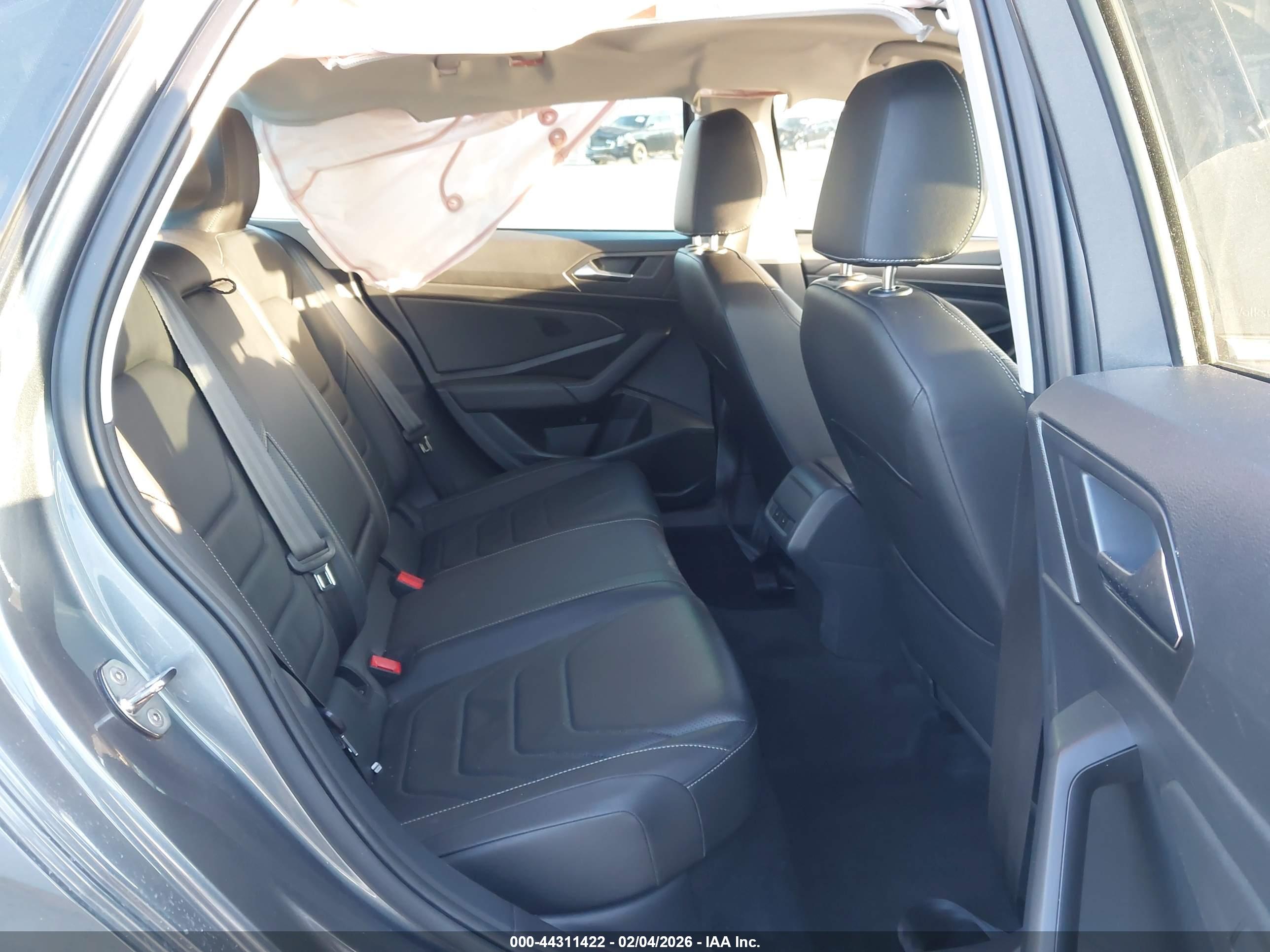 VOLKSWAGEN JETTA image 8