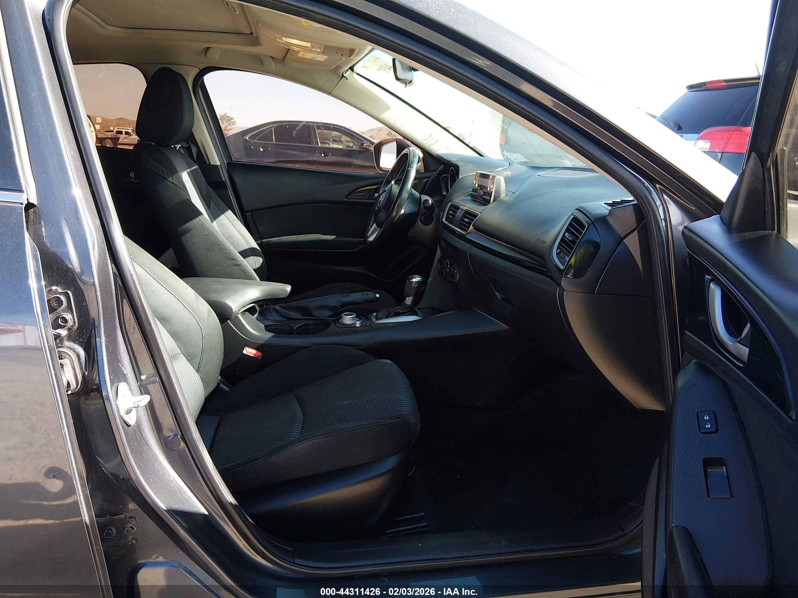 MAZDA MAZDA3 image 5