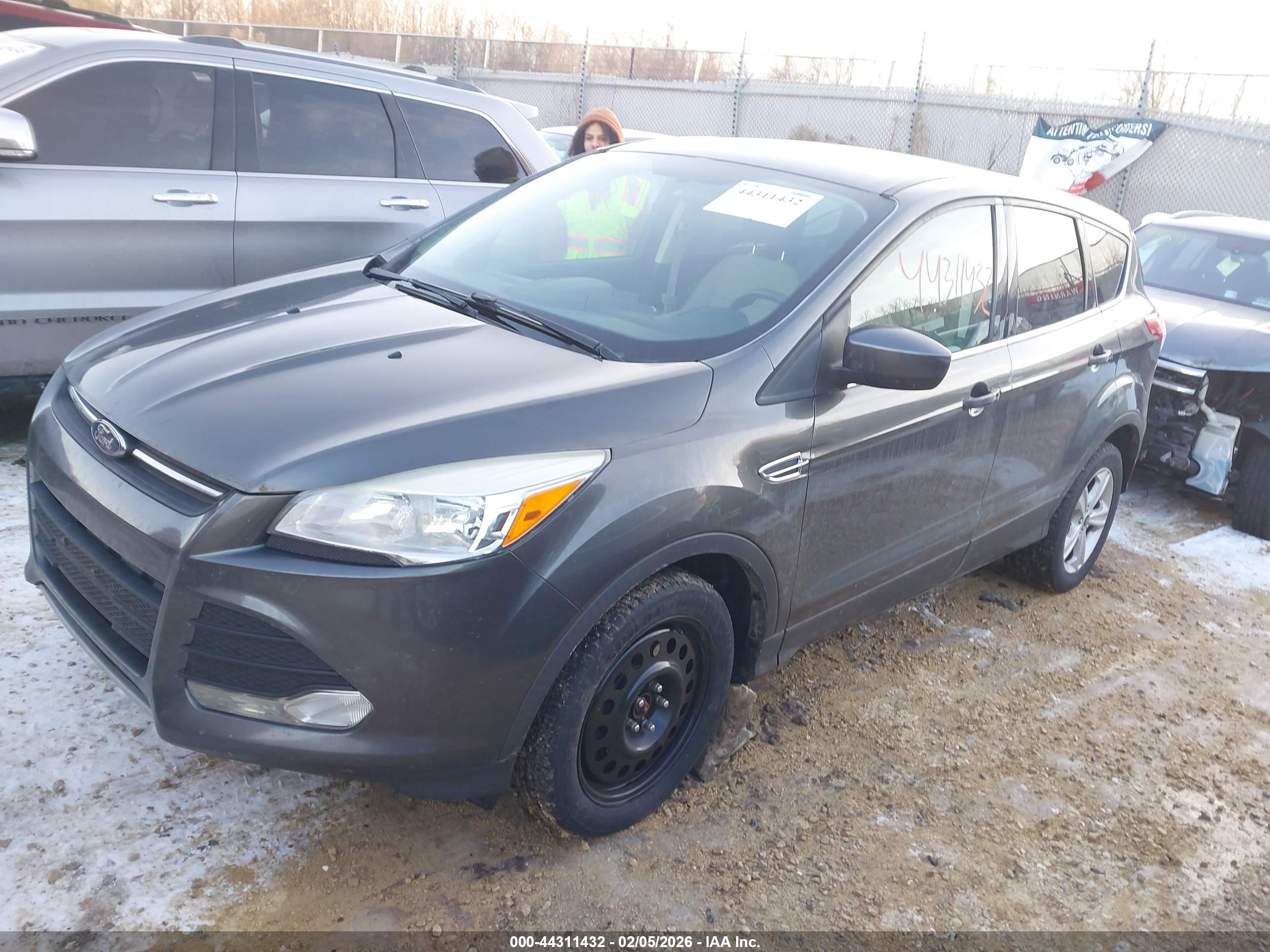 FORD ESCAPE image 2