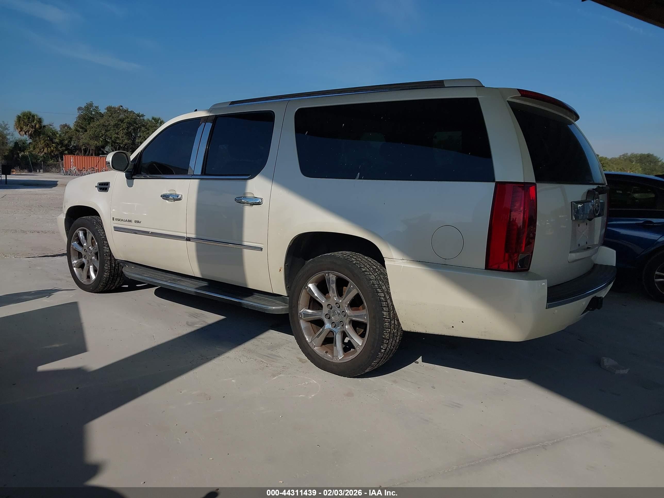 CADILLAC ESCALADE image 3