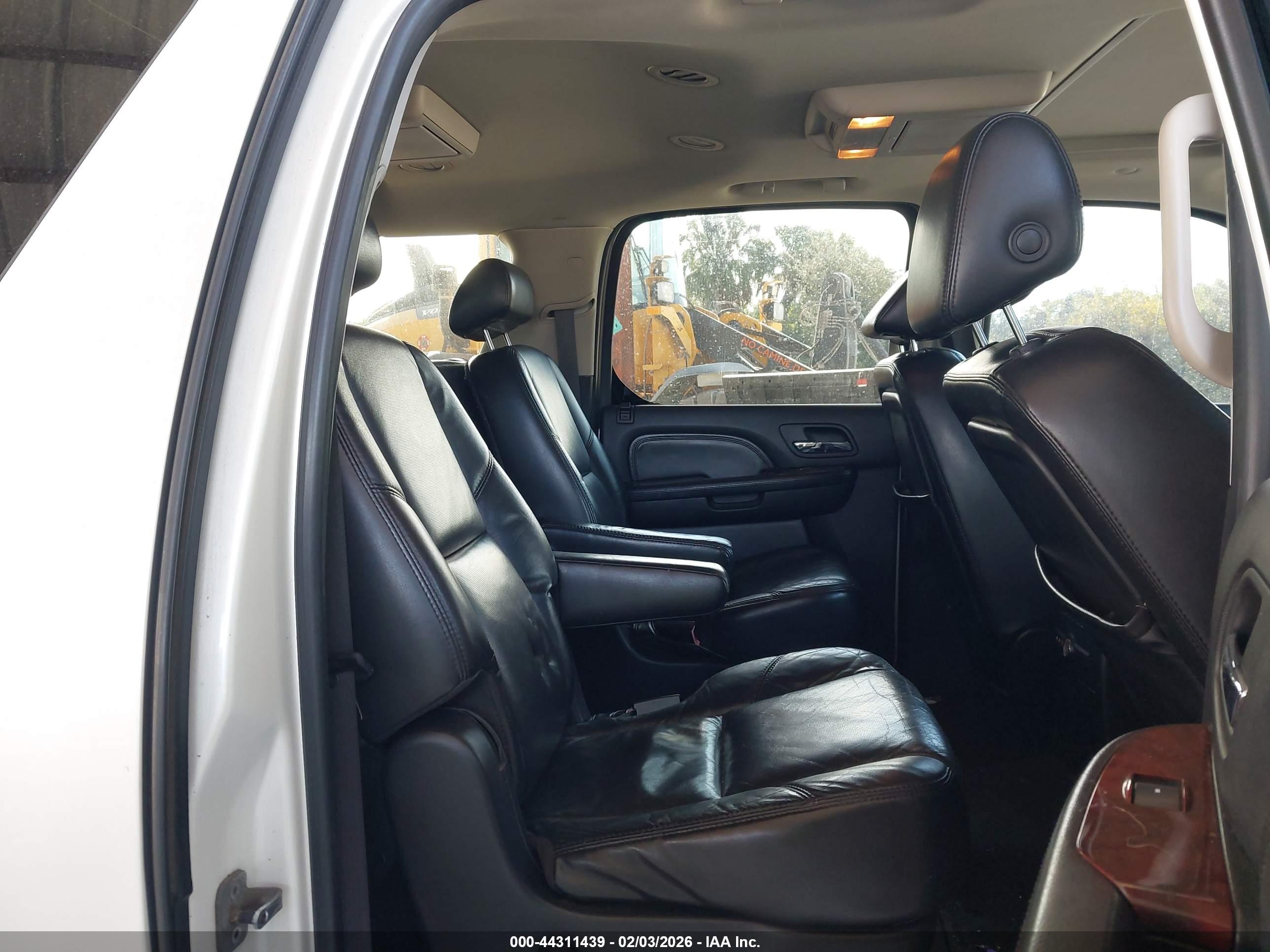CADILLAC ESCALADE image 8
