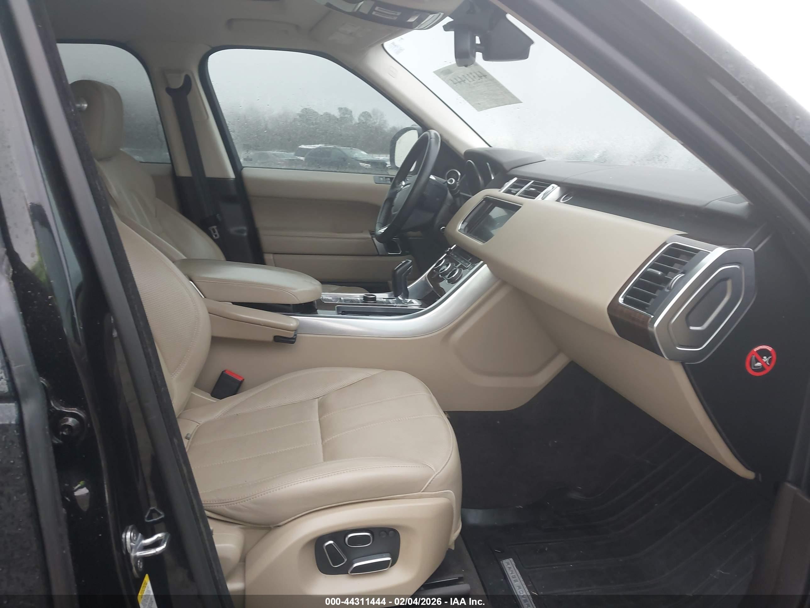LAND ROVER image 5