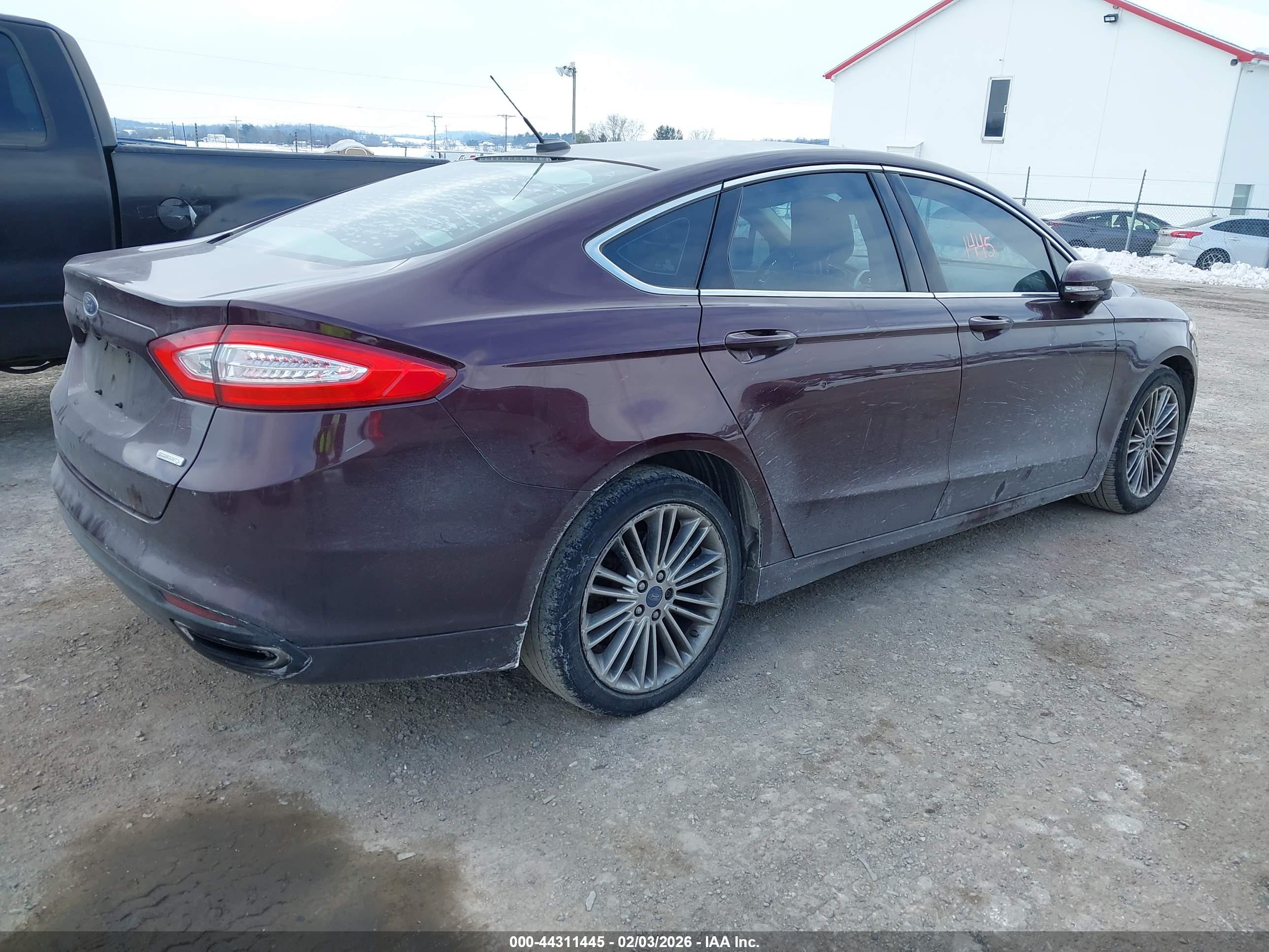 FORD FUSION image 4