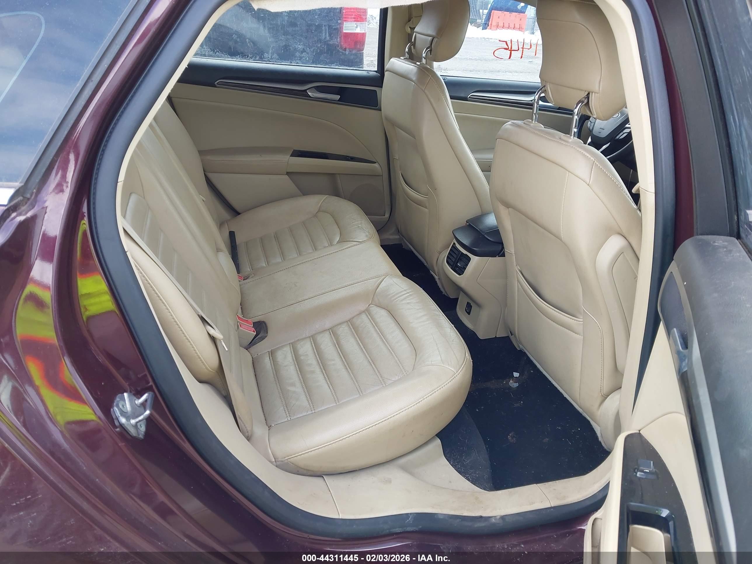FORD FUSION image 8