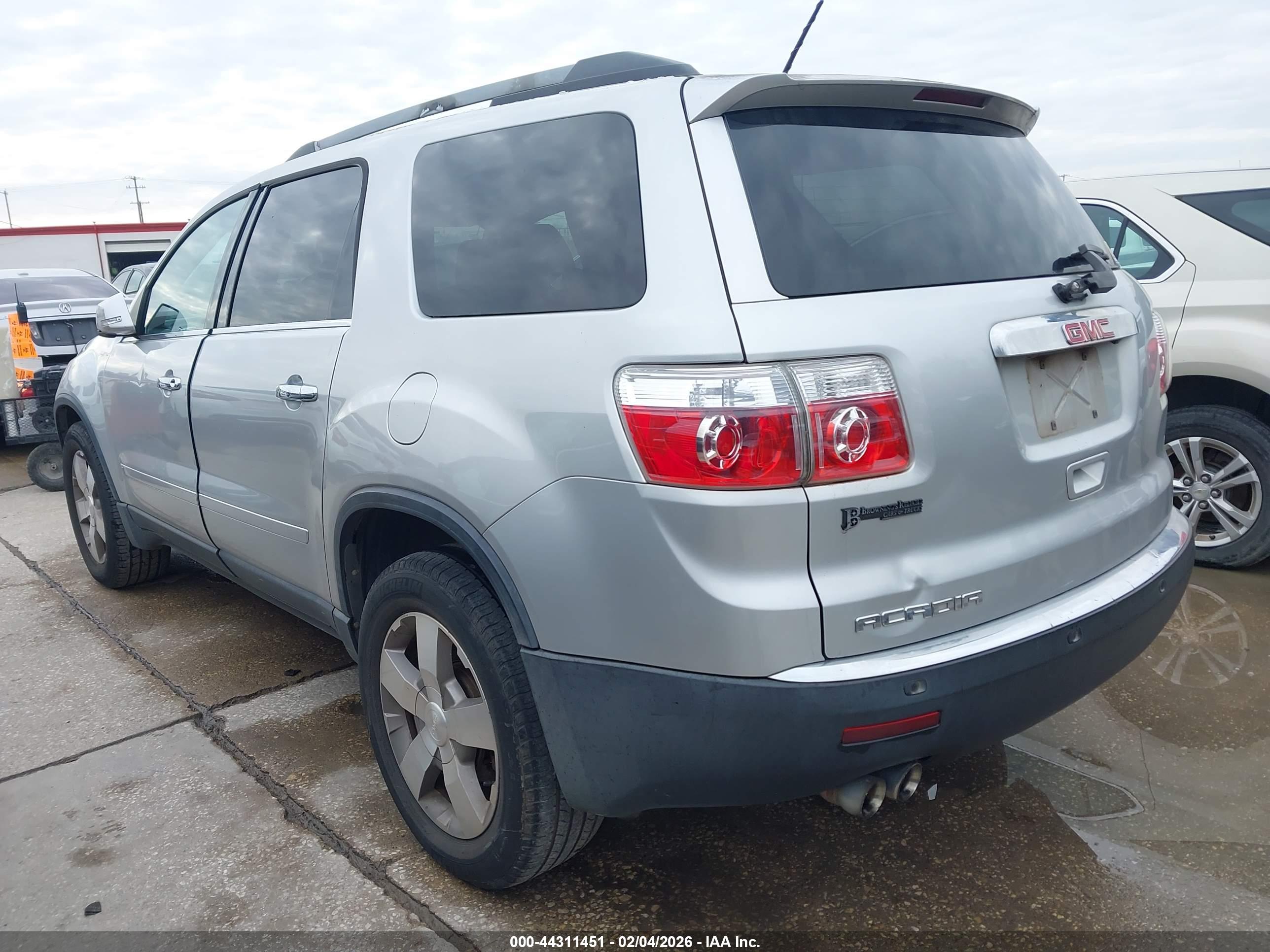 GMC ACADIA image 3