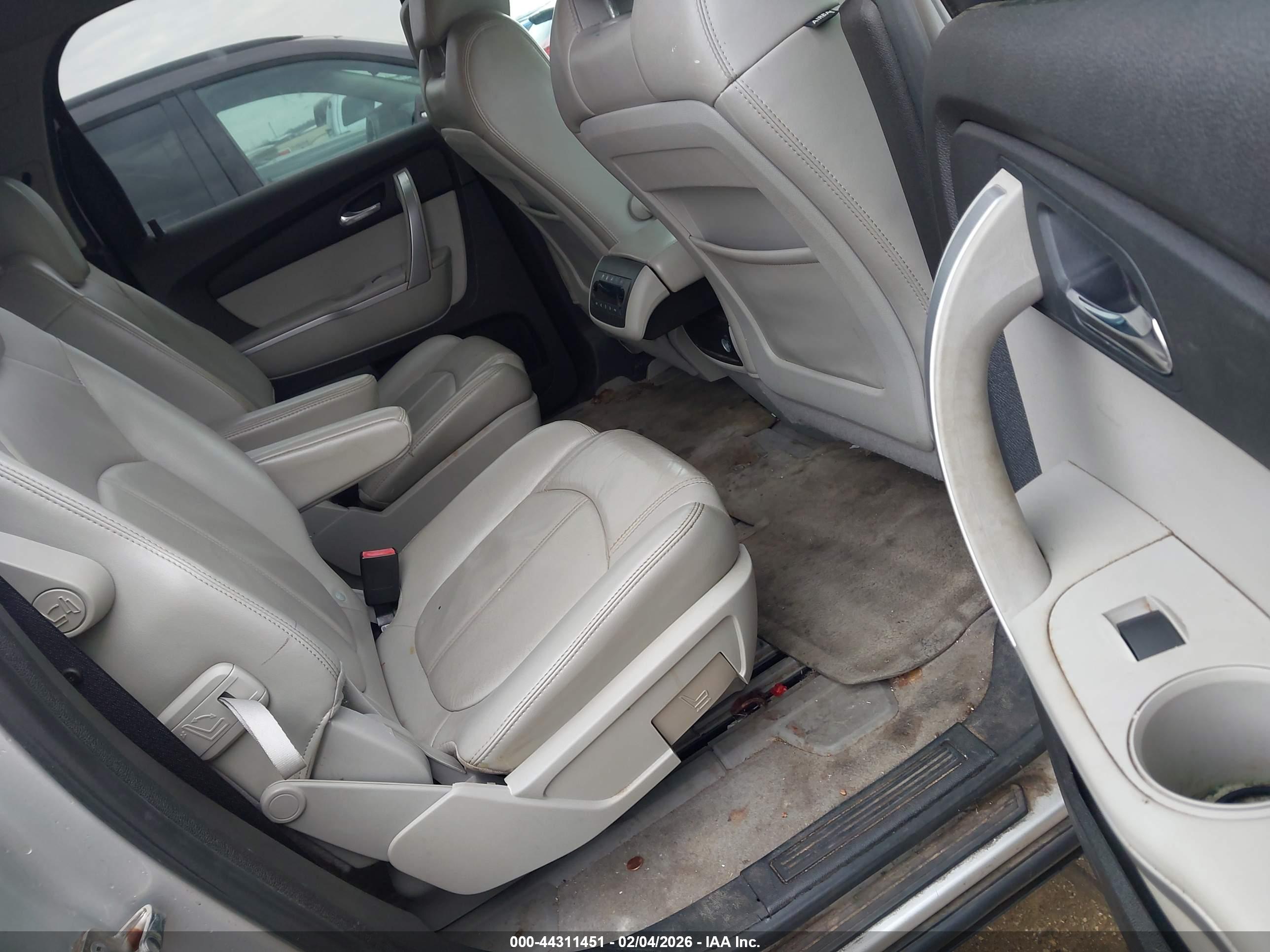 GMC ACADIA image 8