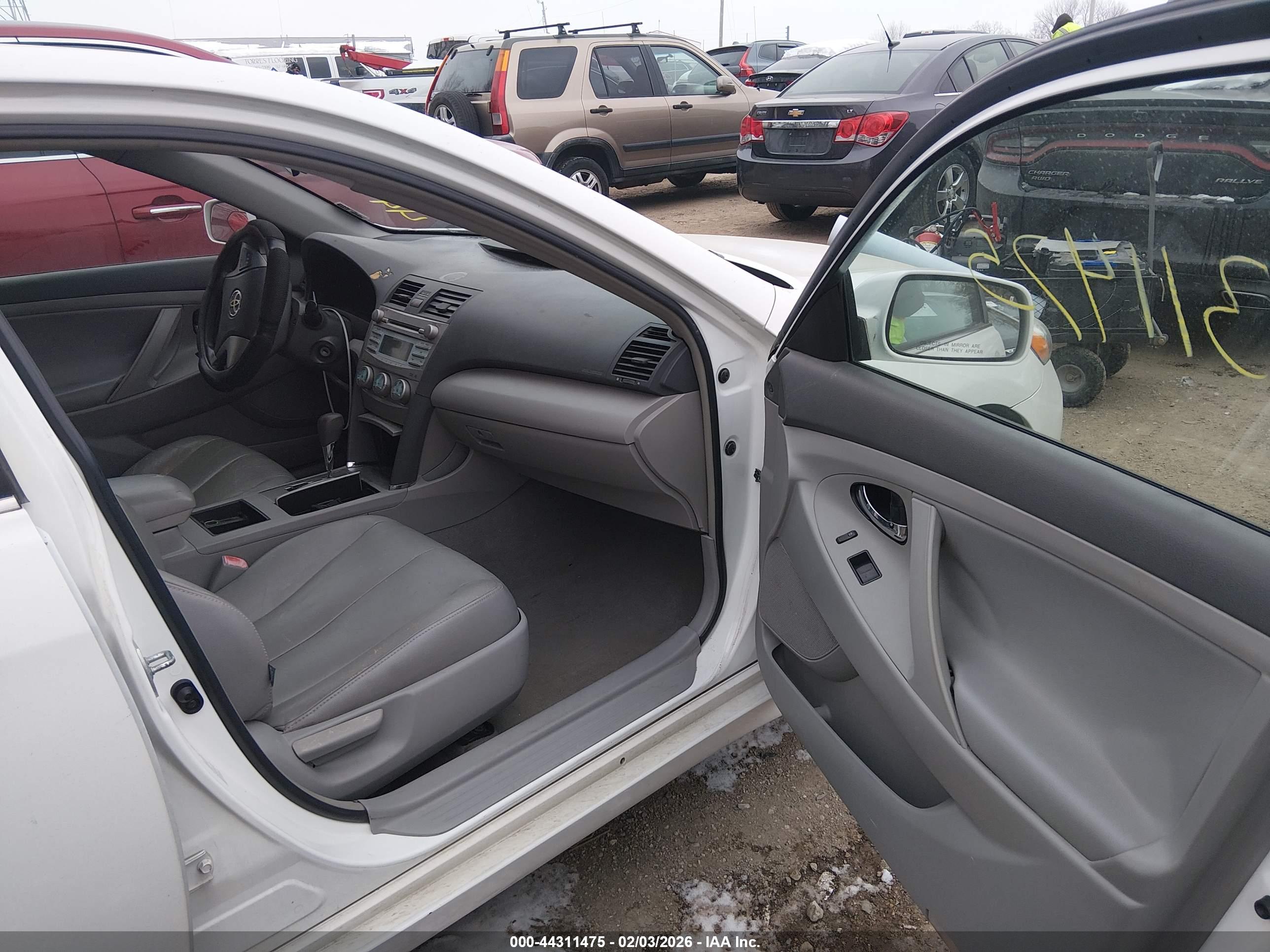 TOYOTA CAMRY image 5