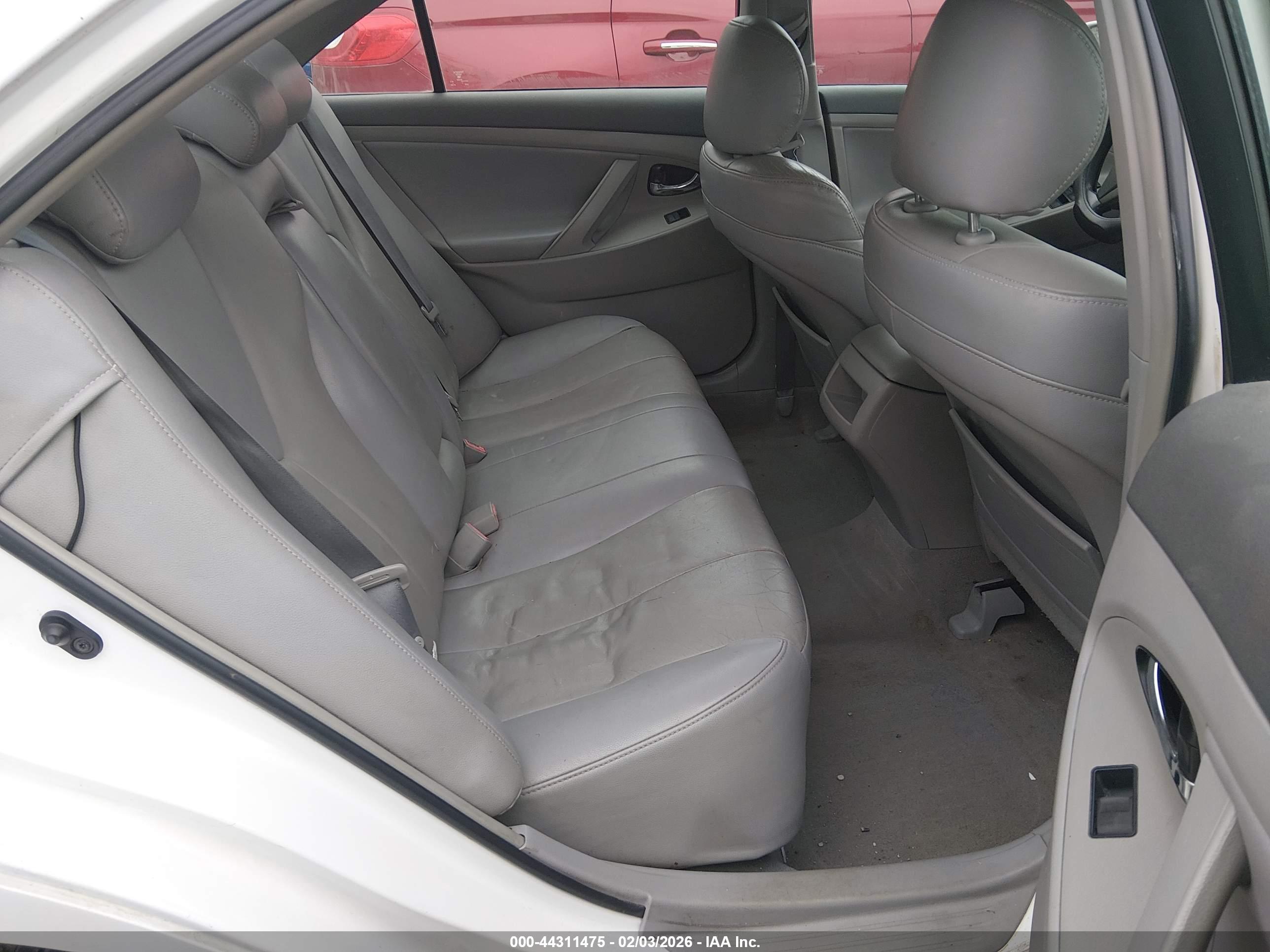 TOYOTA CAMRY image 8