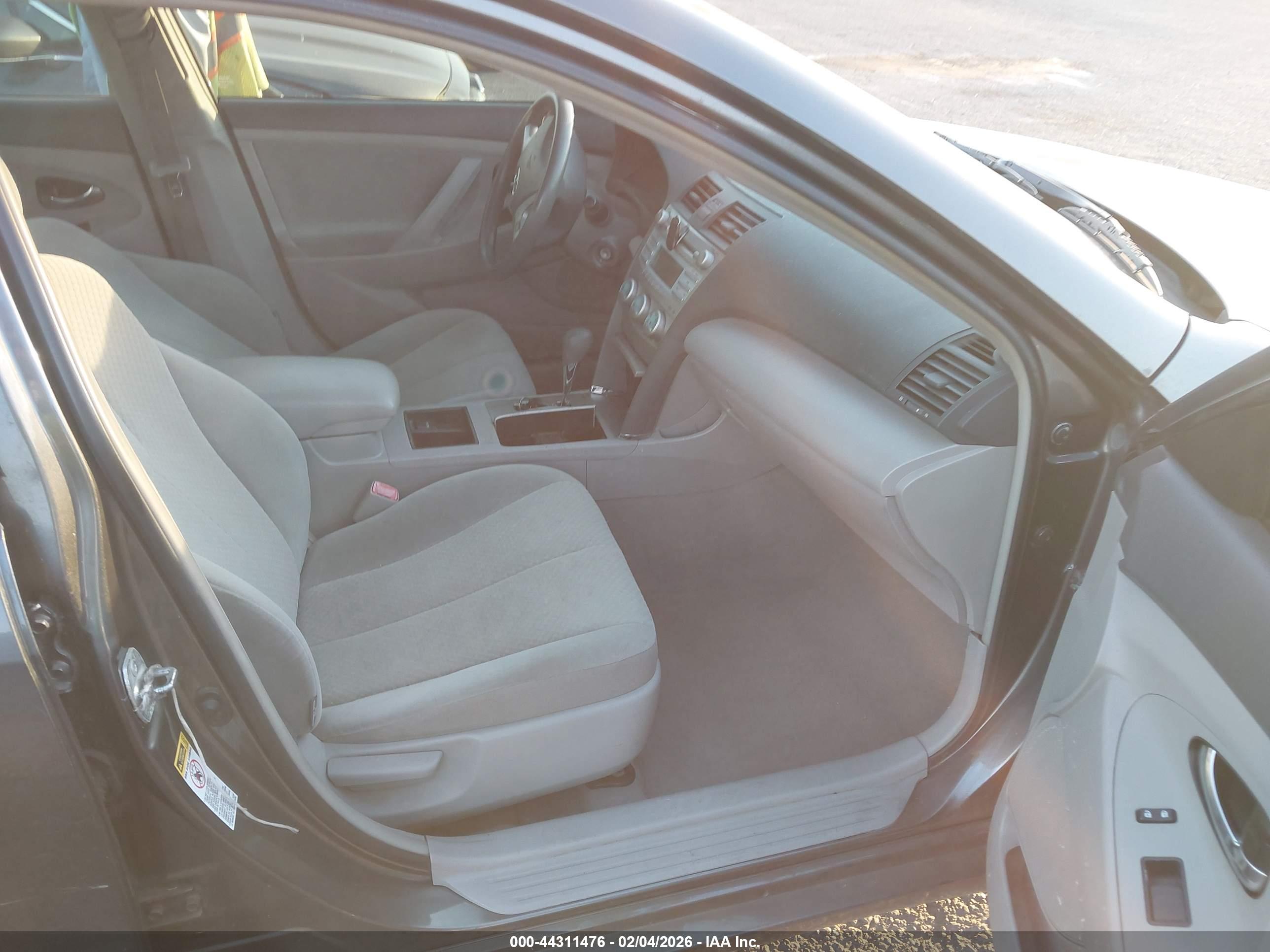 TOYOTA CAMRY image 5