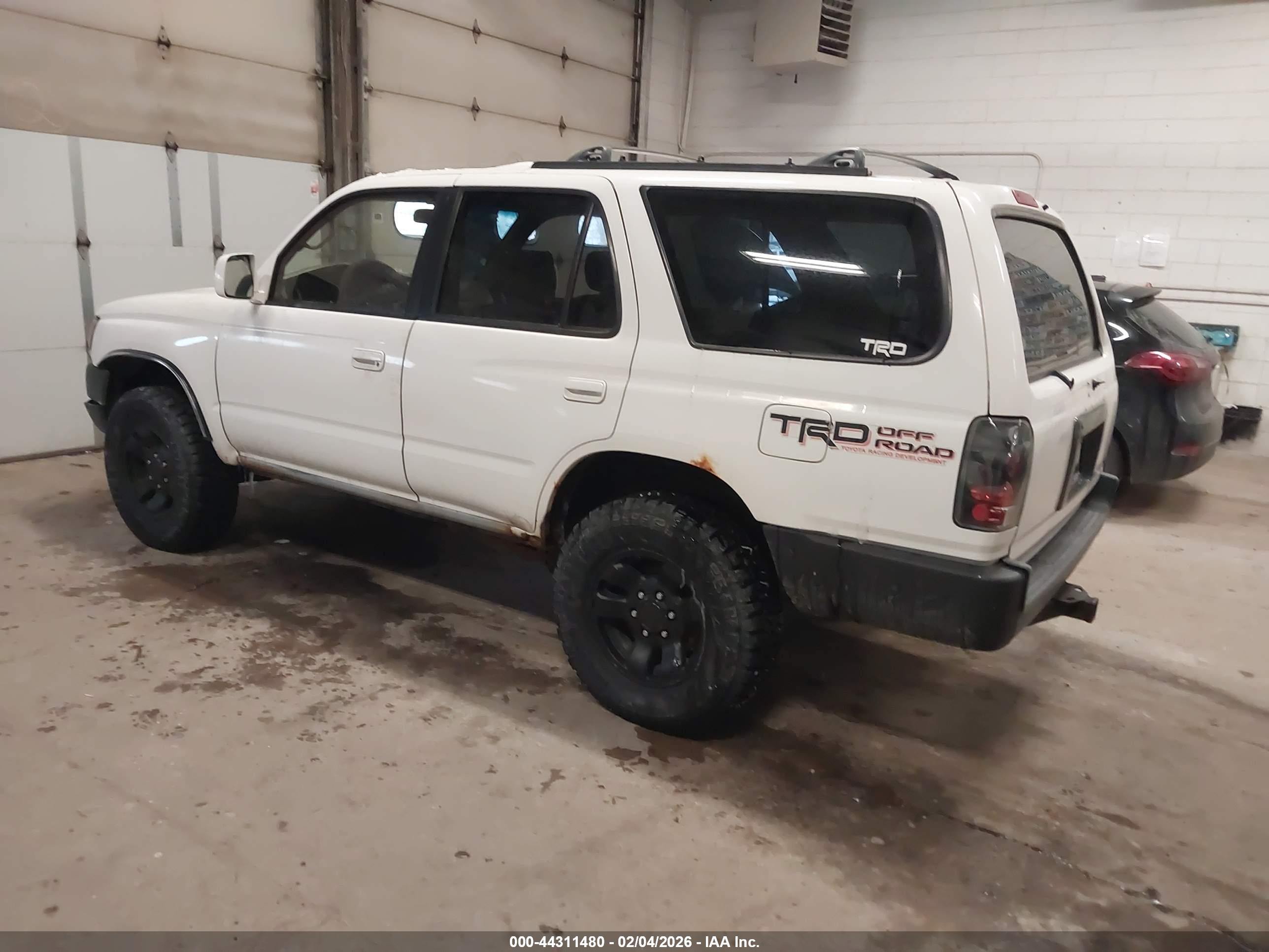 TOYOTA 4RUNNER image 3