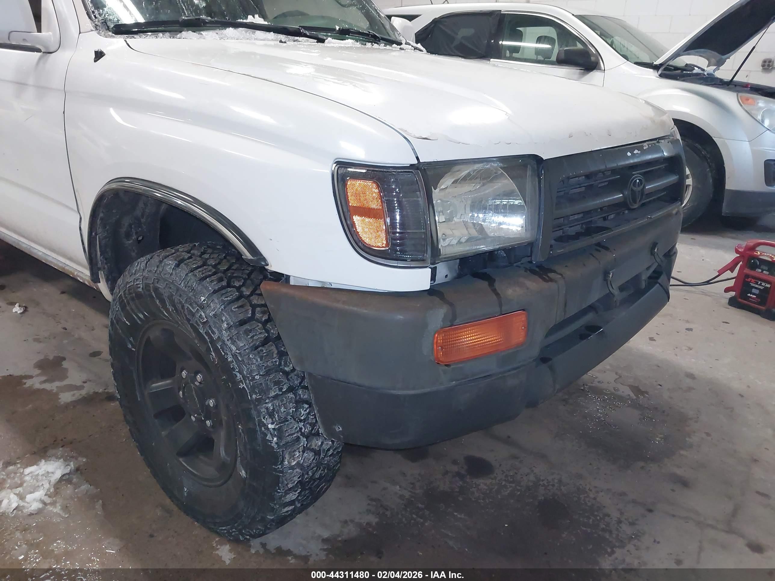 TOYOTA 4RUNNER image 6