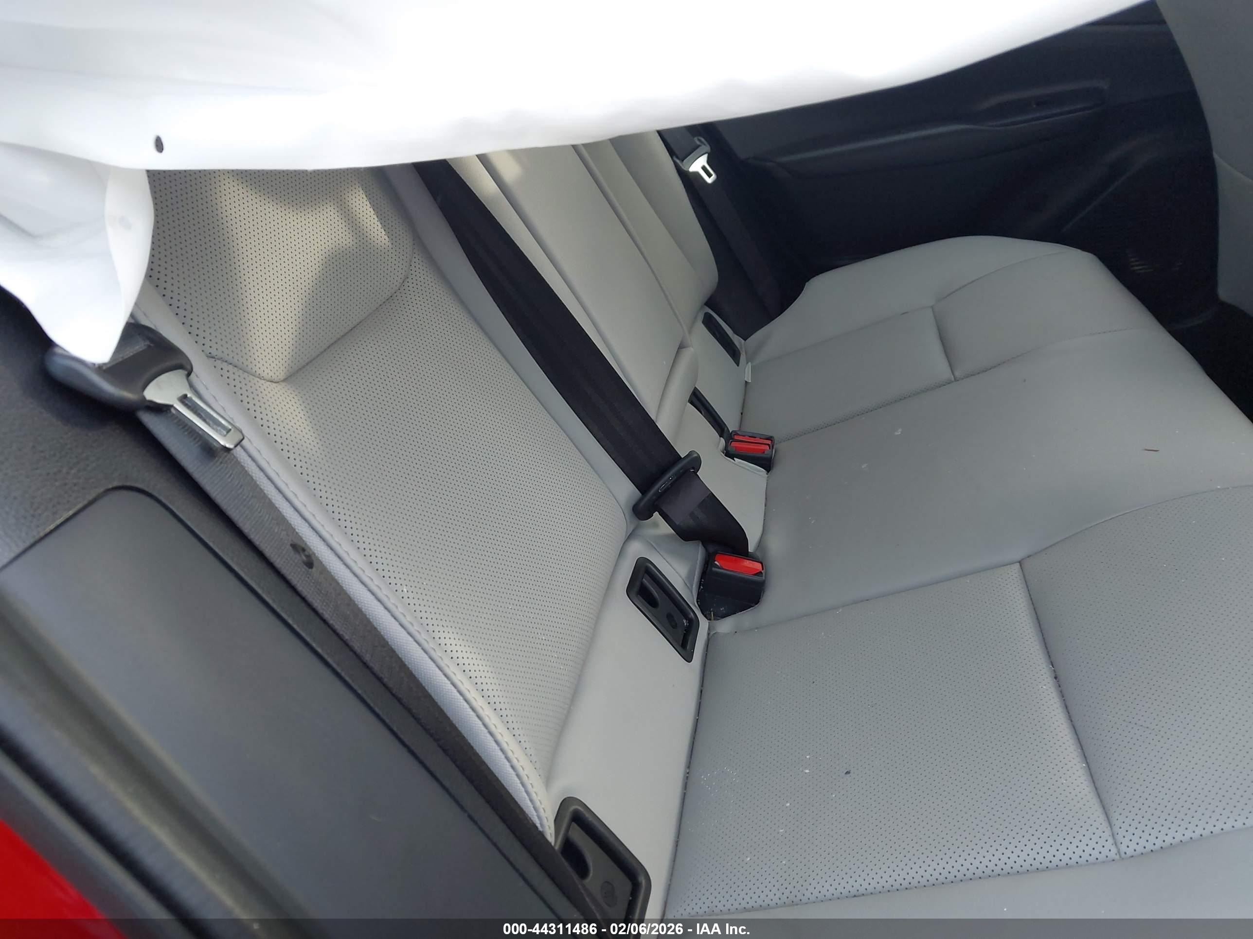 TOYOTA PRIUS image 8