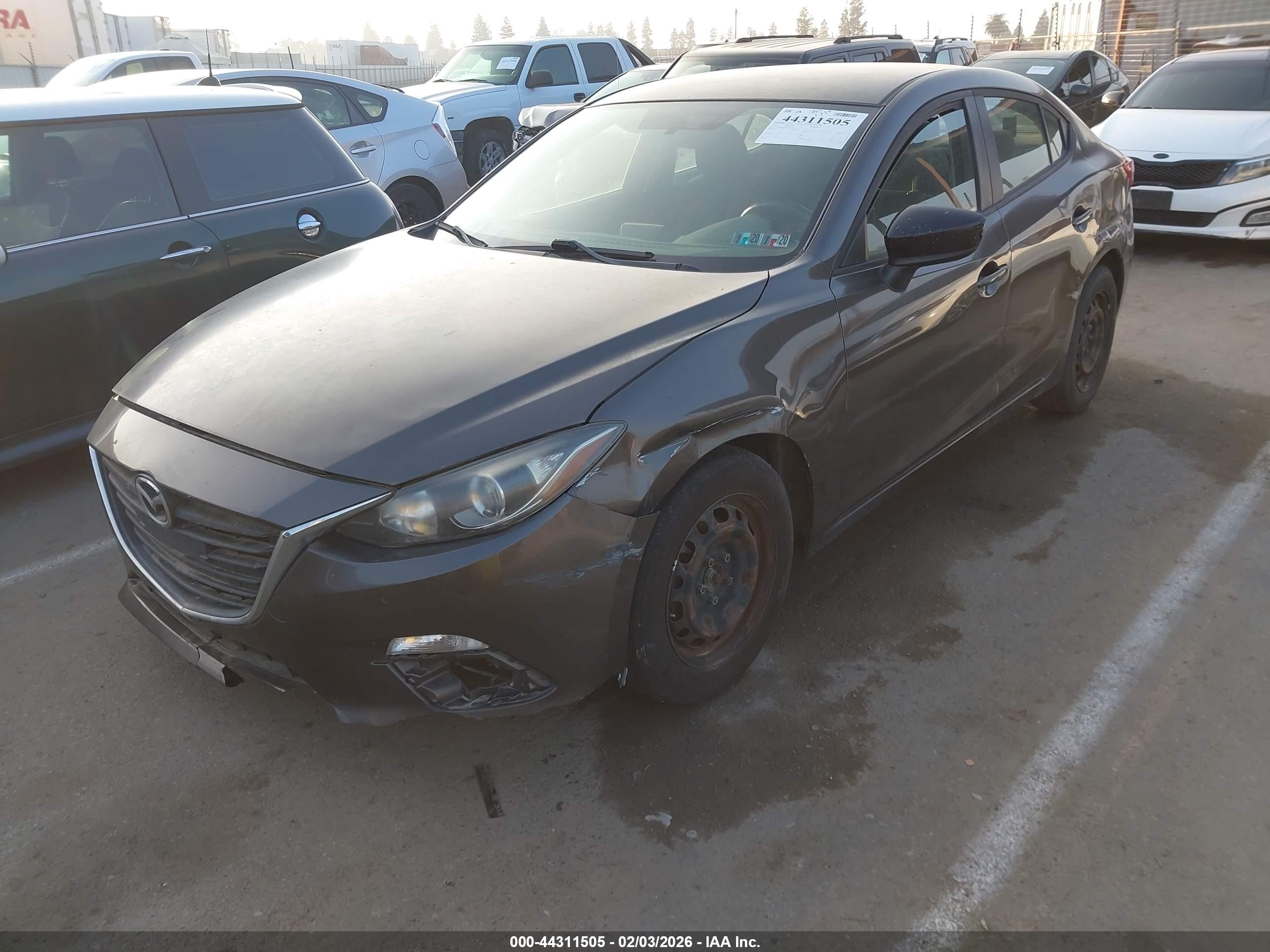 MAZDA MAZDA3 image 2