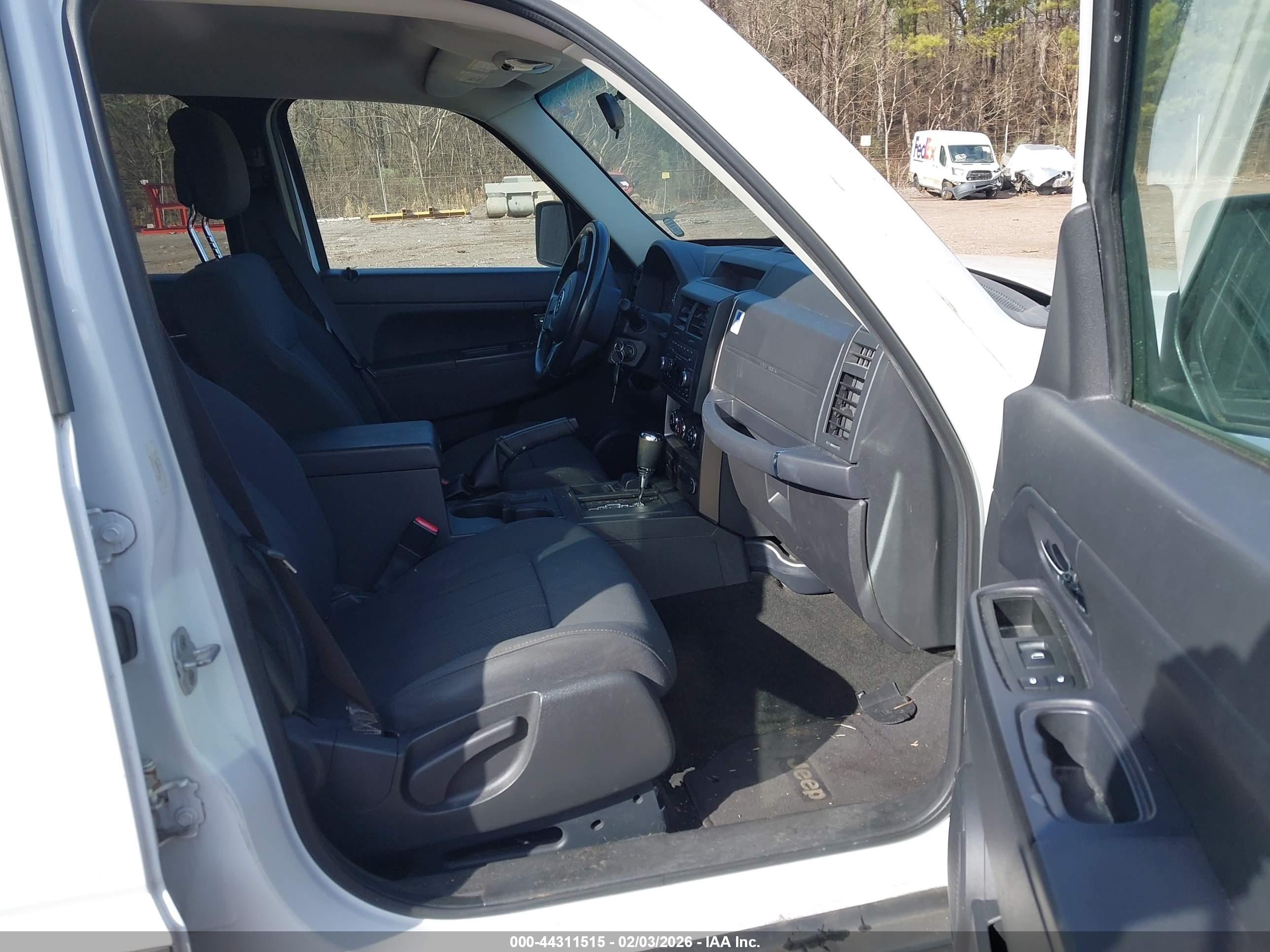 JEEP LIBERTY image 5