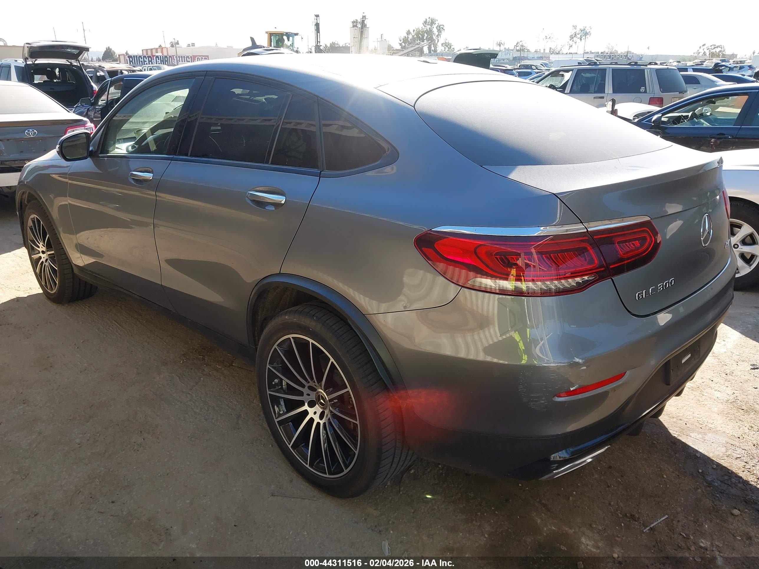 MERCEDES-BENZ GLC image 3