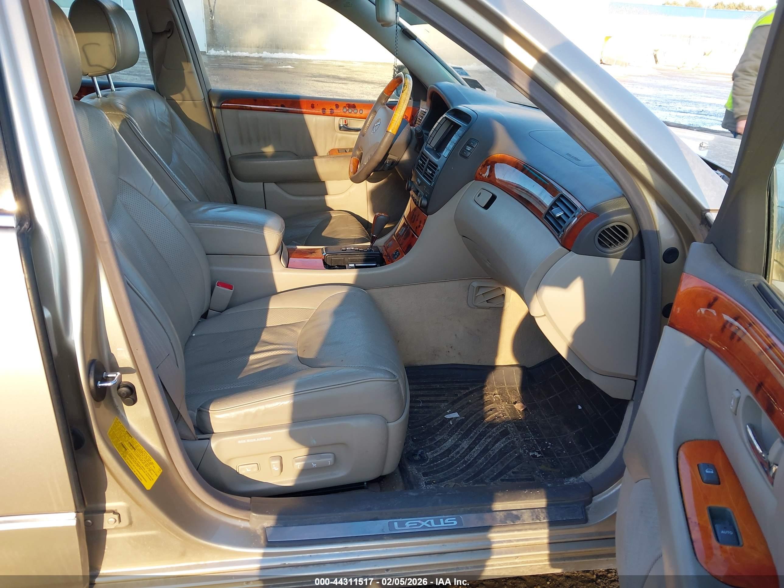 LEXUS LS image 5