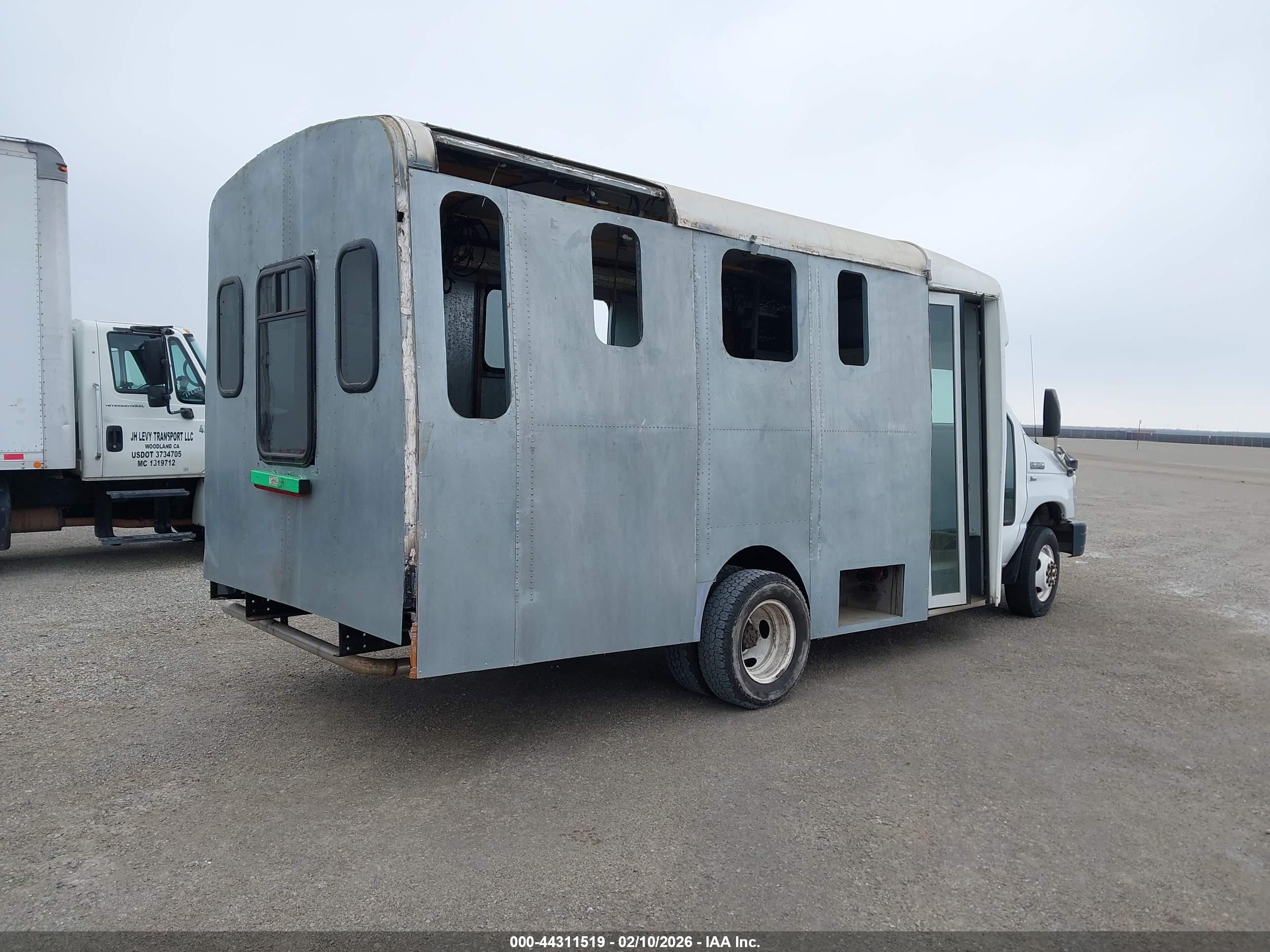 FORD E-350 image 4