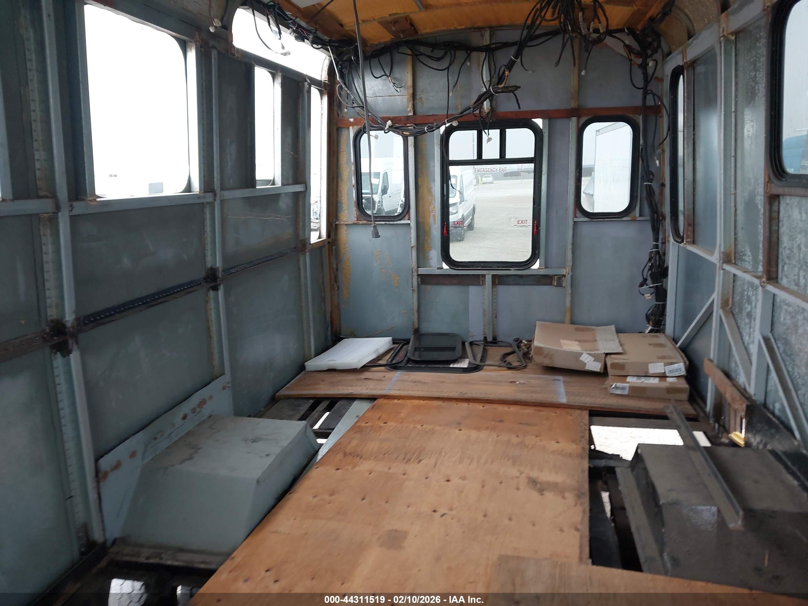 FORD E-350 image 7