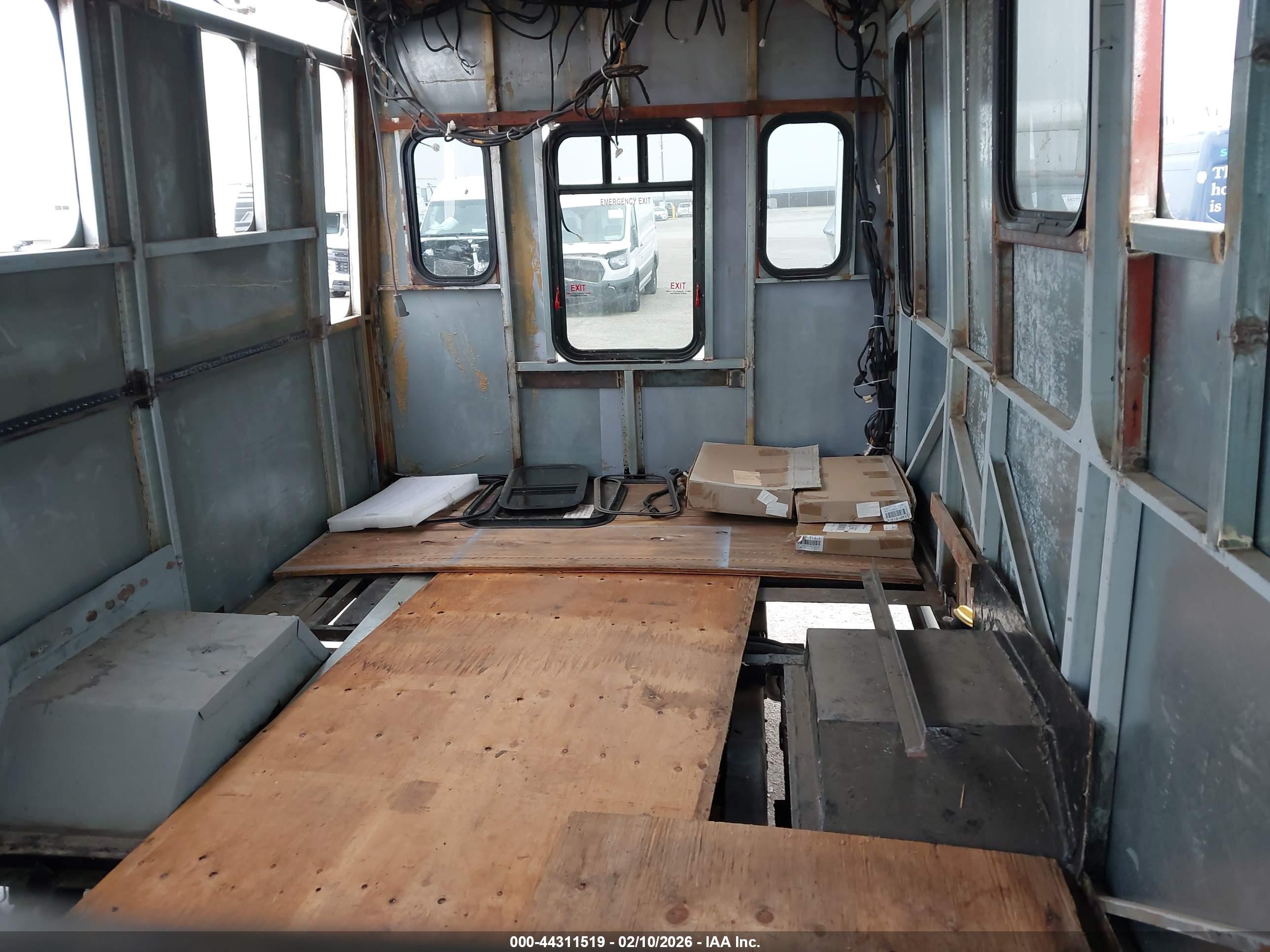 FORD E-350 image 8