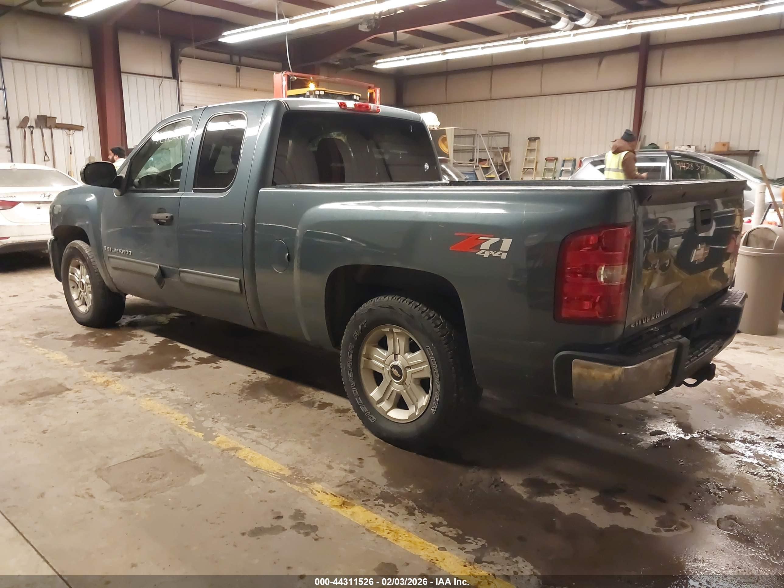 CHEVROLET SILVERADO image 3