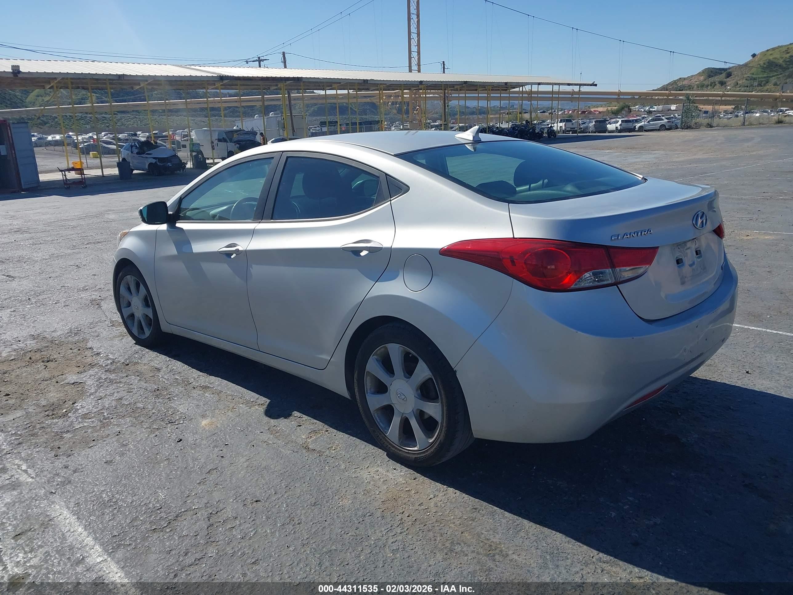 HYUNDAI ELANTRA image 3