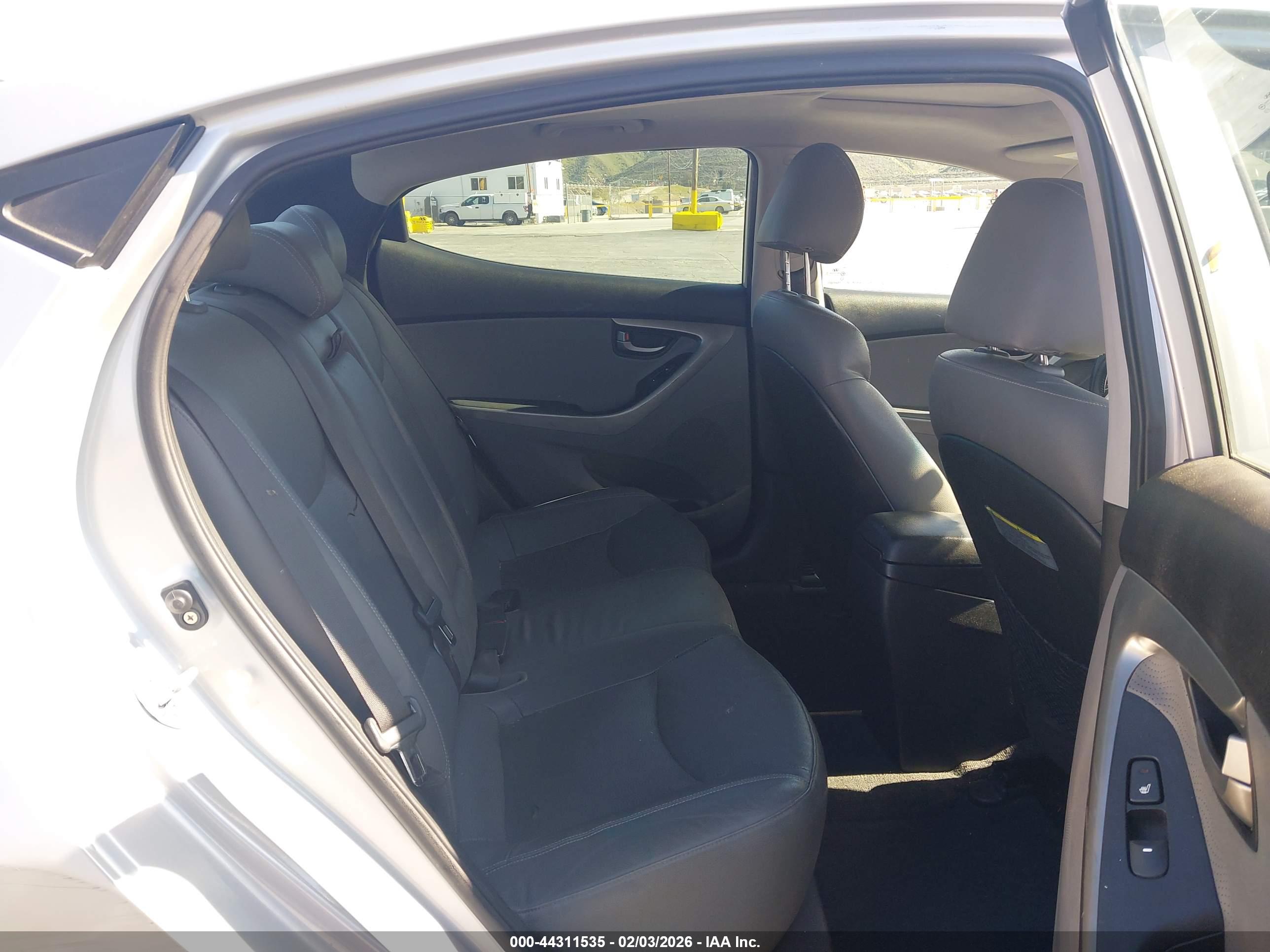 HYUNDAI ELANTRA image 8