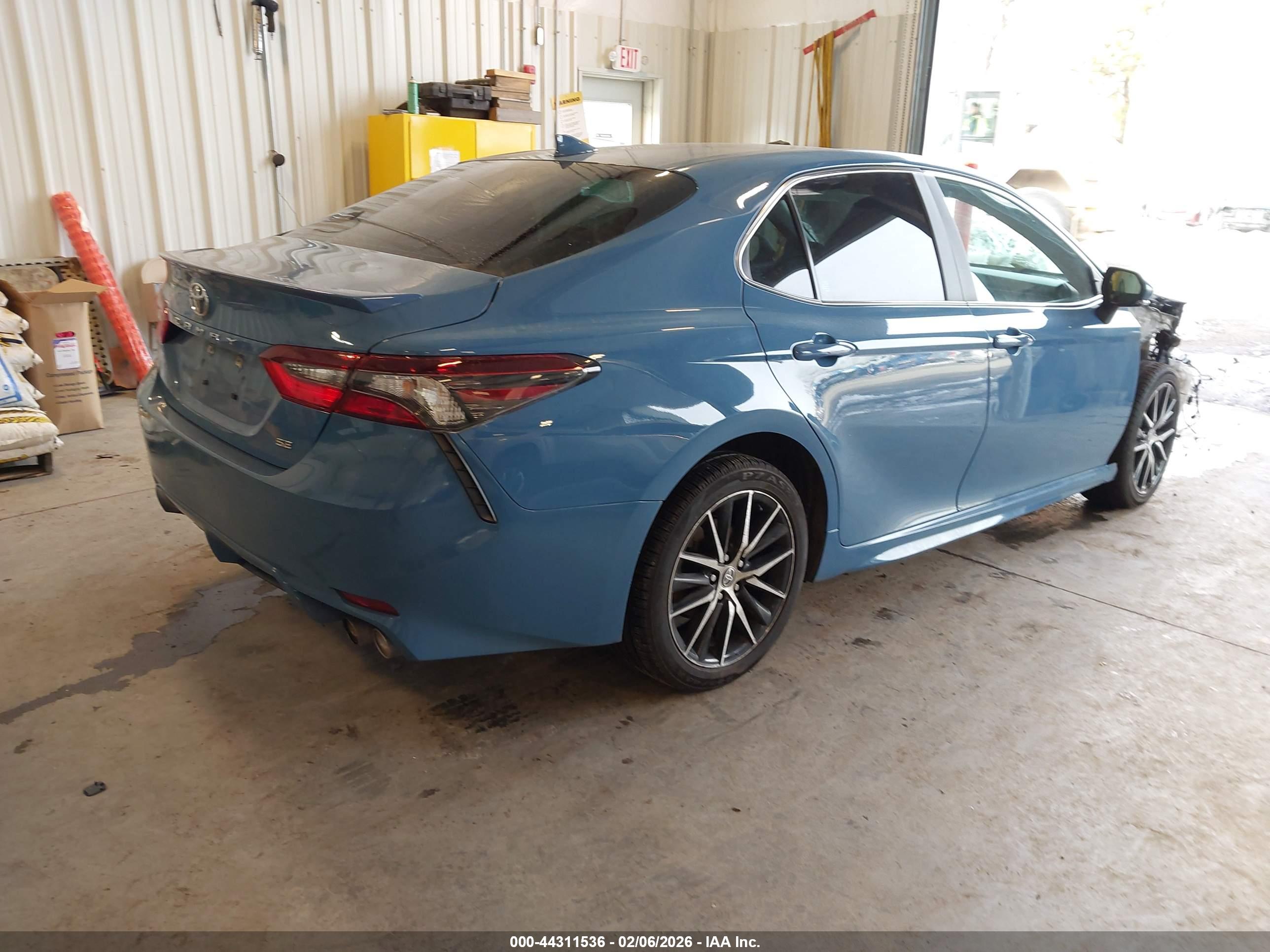 TOYOTA CAMRY image 4