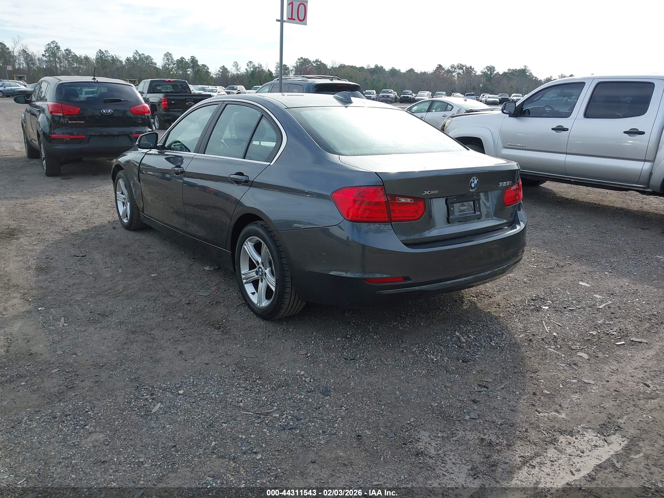 BMW 328I image 3