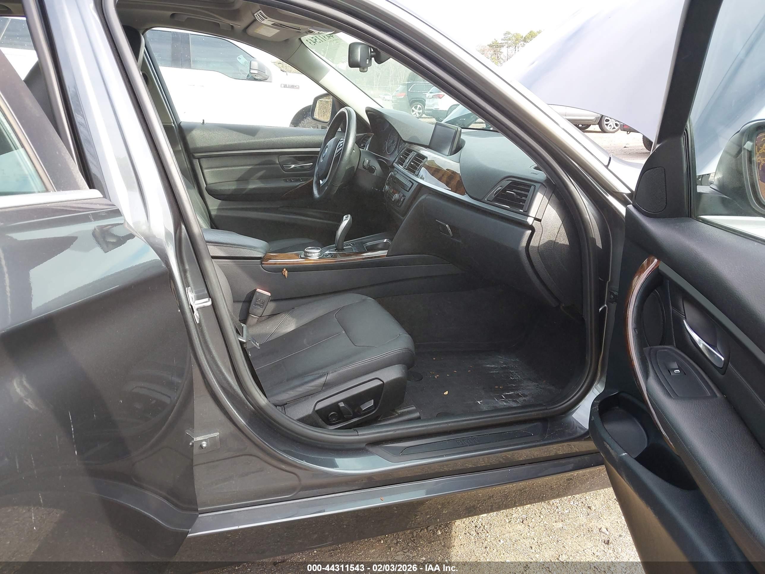 BMW 328I image 5