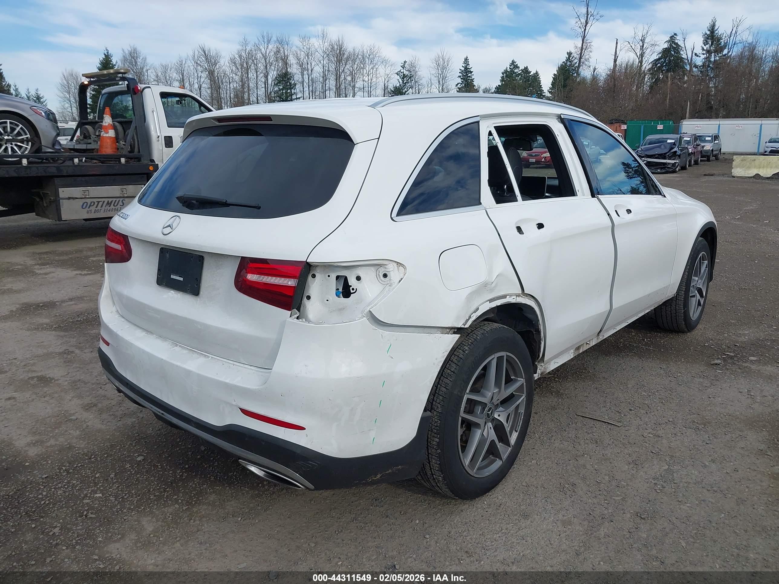 MERCEDES-BENZ GLC image 4