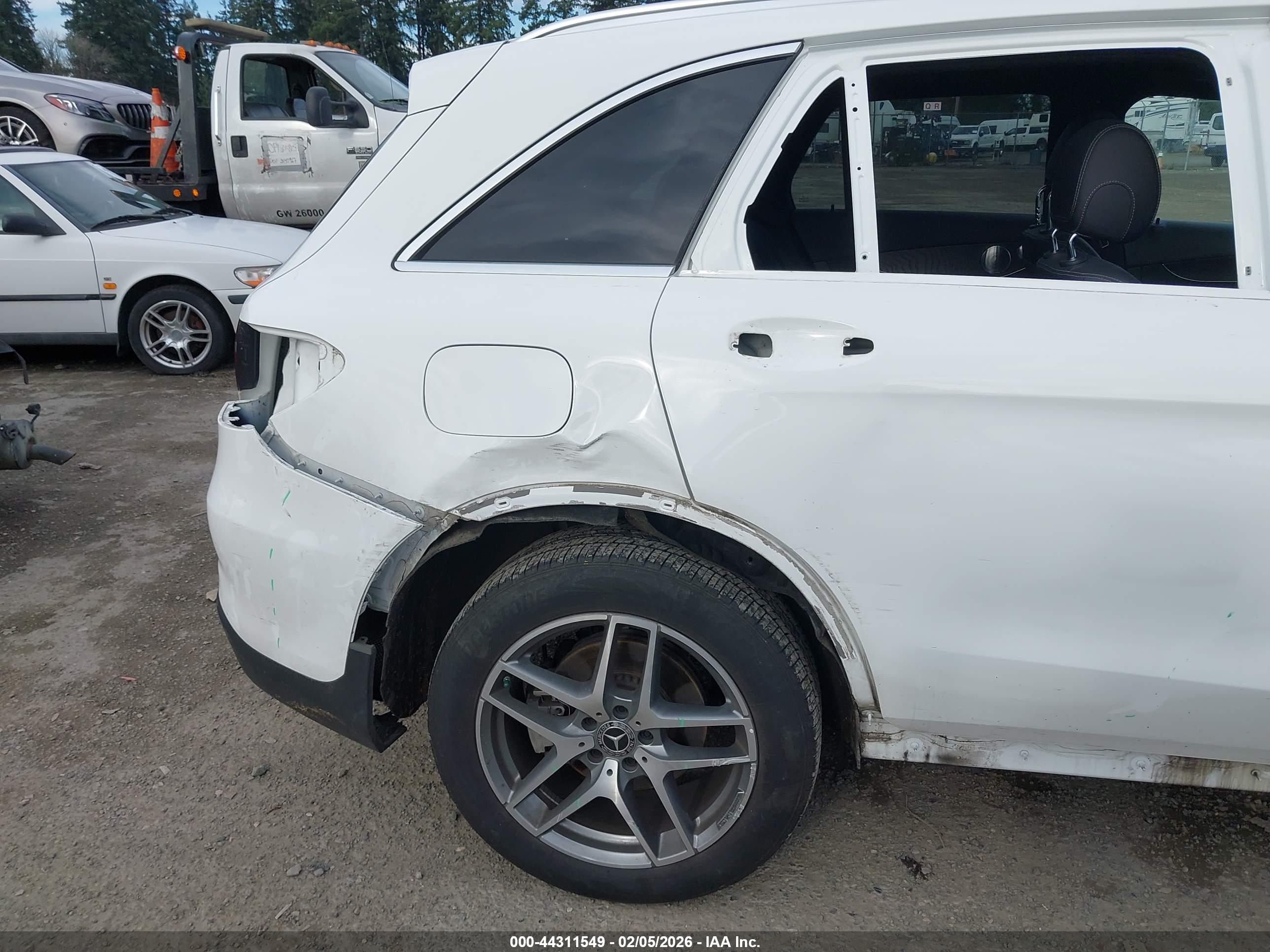 MERCEDES-BENZ GLC image 6
