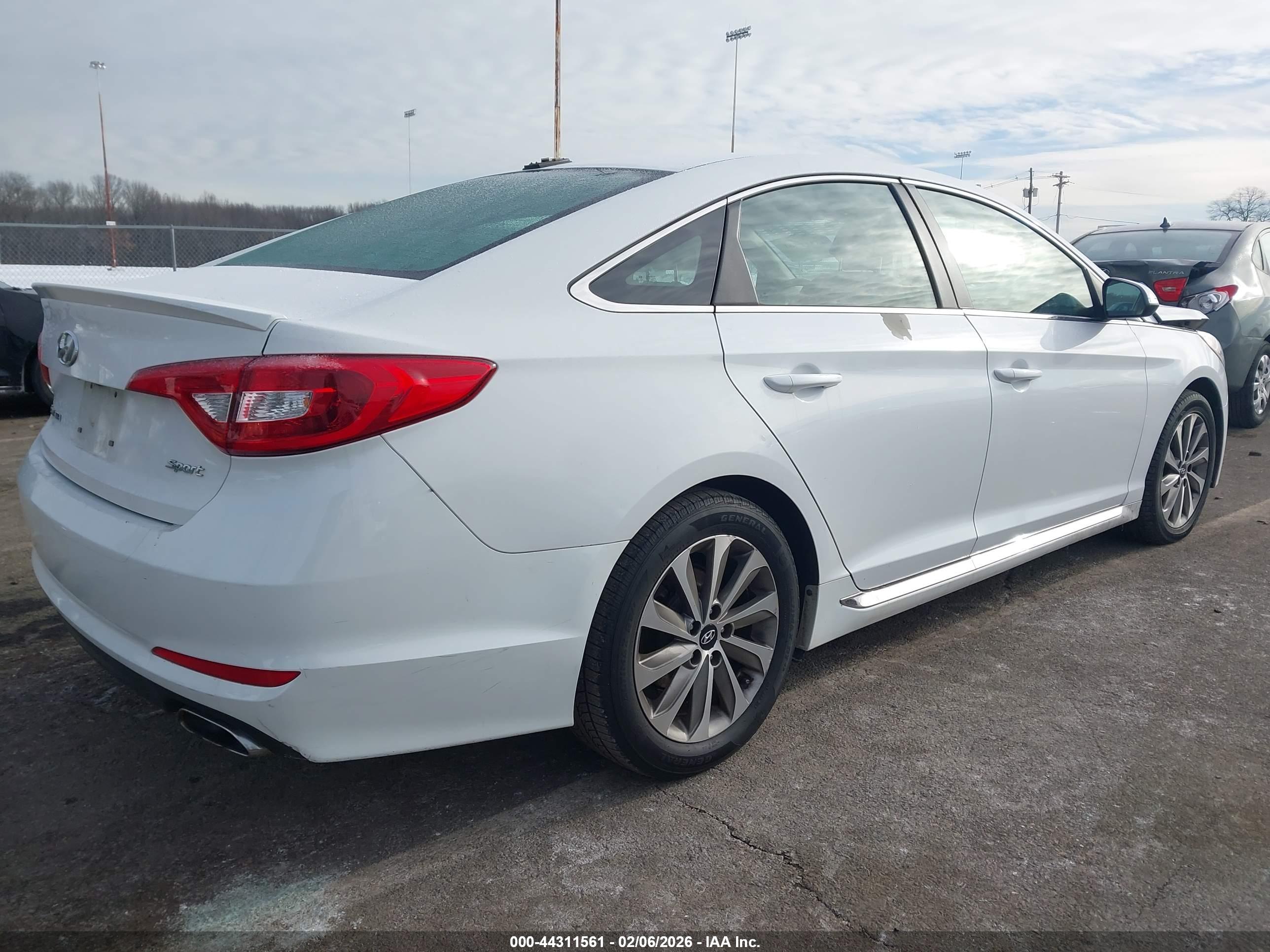 HYUNDAI SONATA image 4