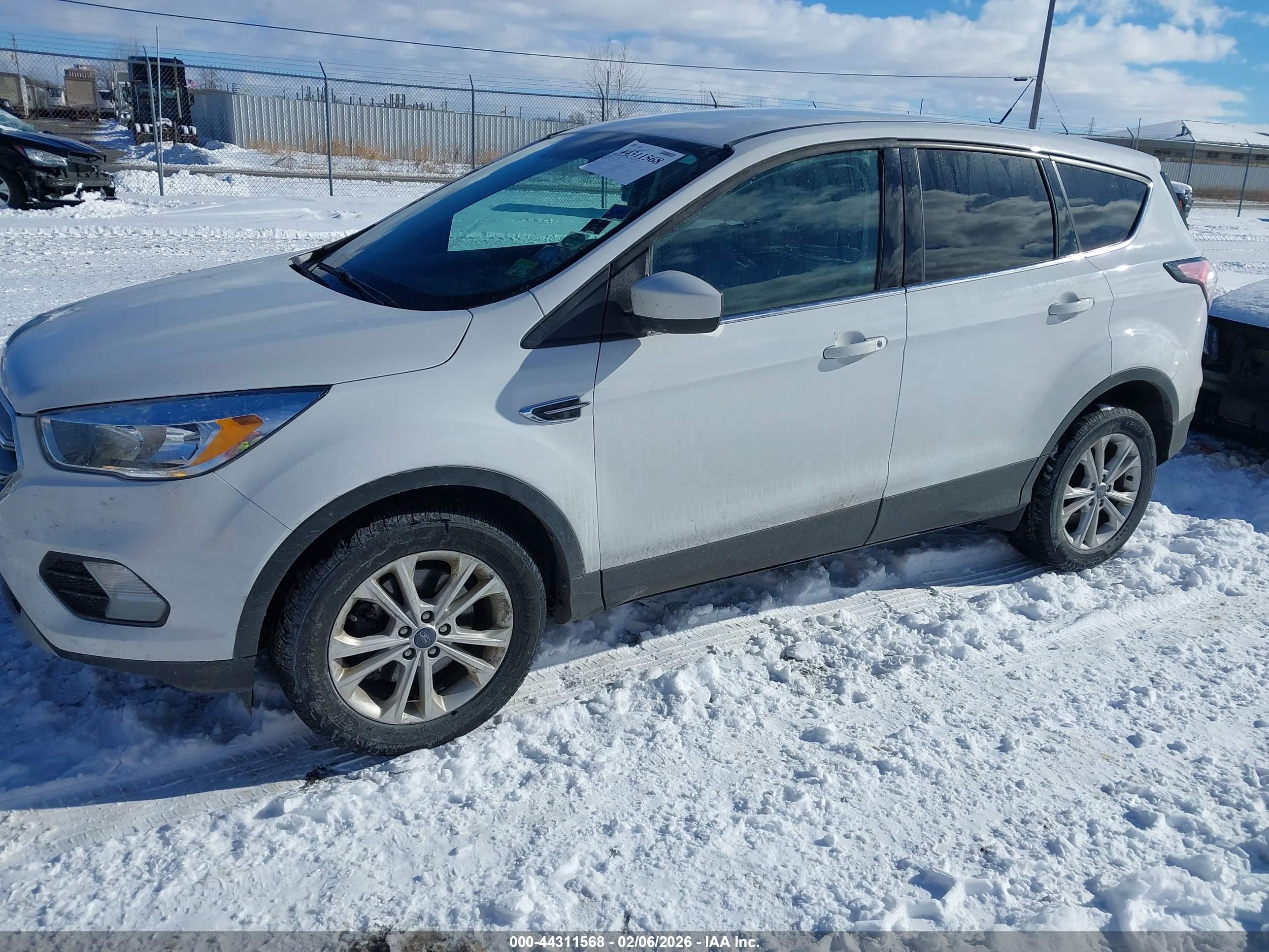 FORD ESCAPE image 2