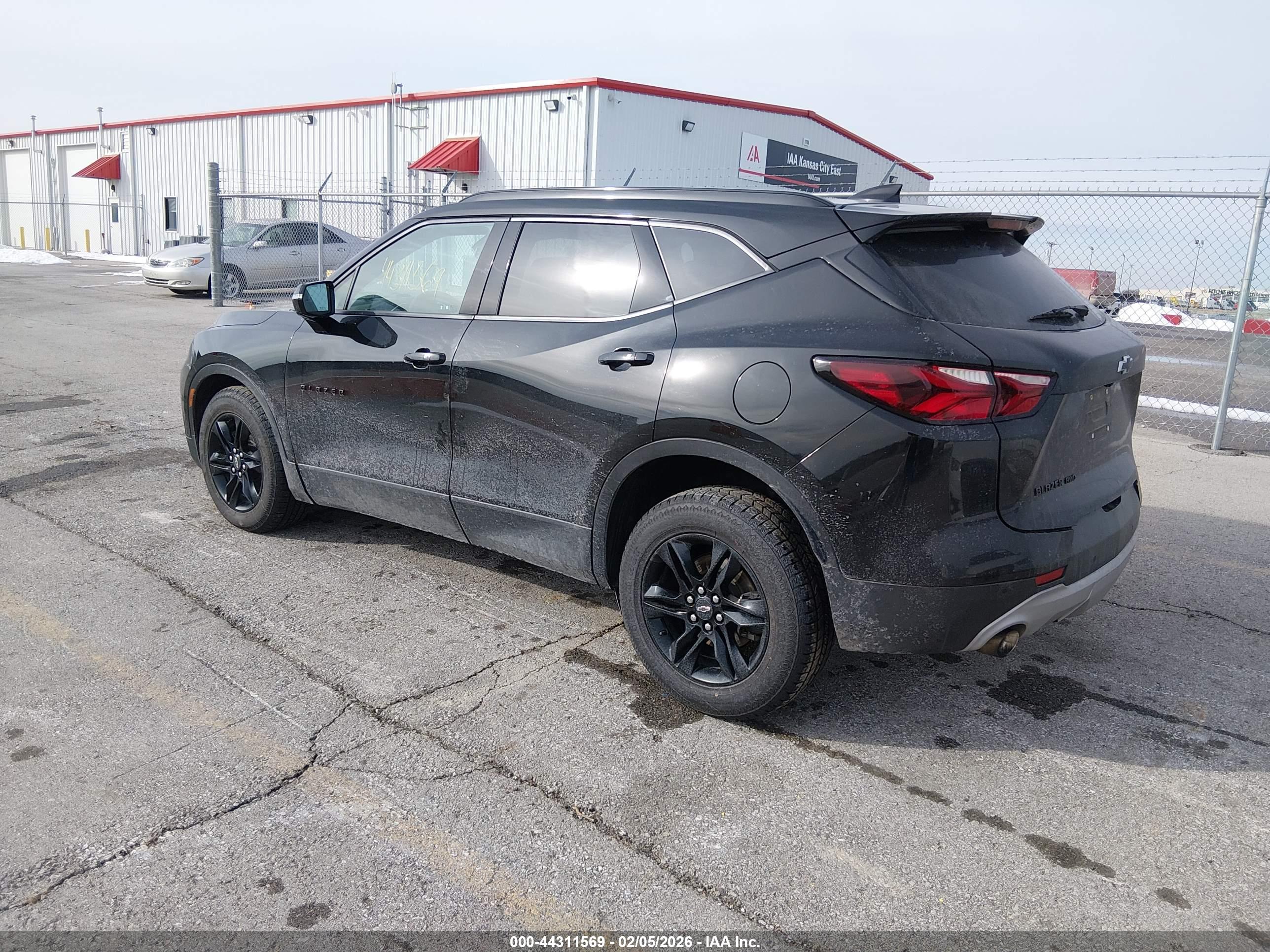 CHEVROLET BLAZER image 3
