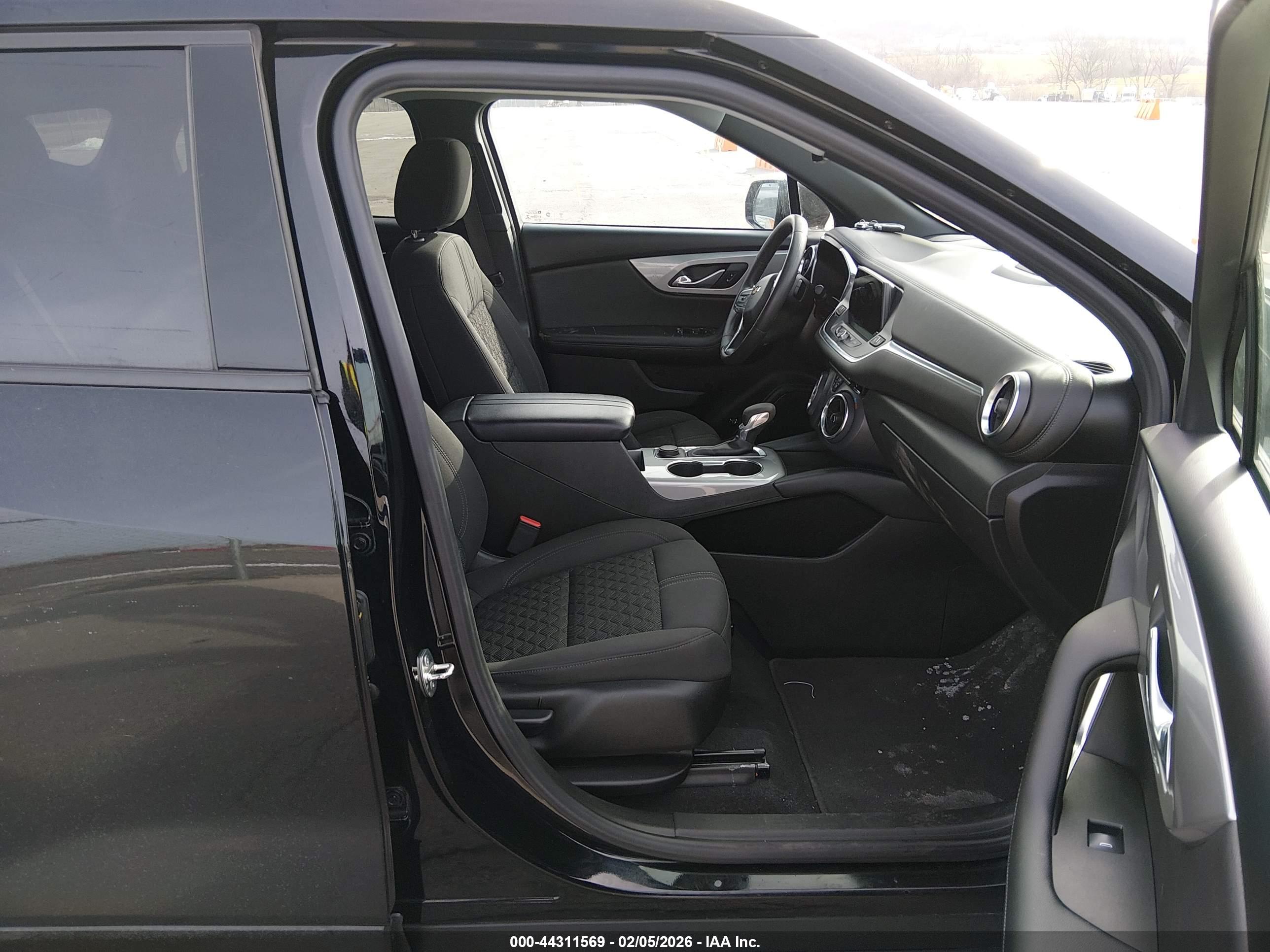 CHEVROLET BLAZER image 5