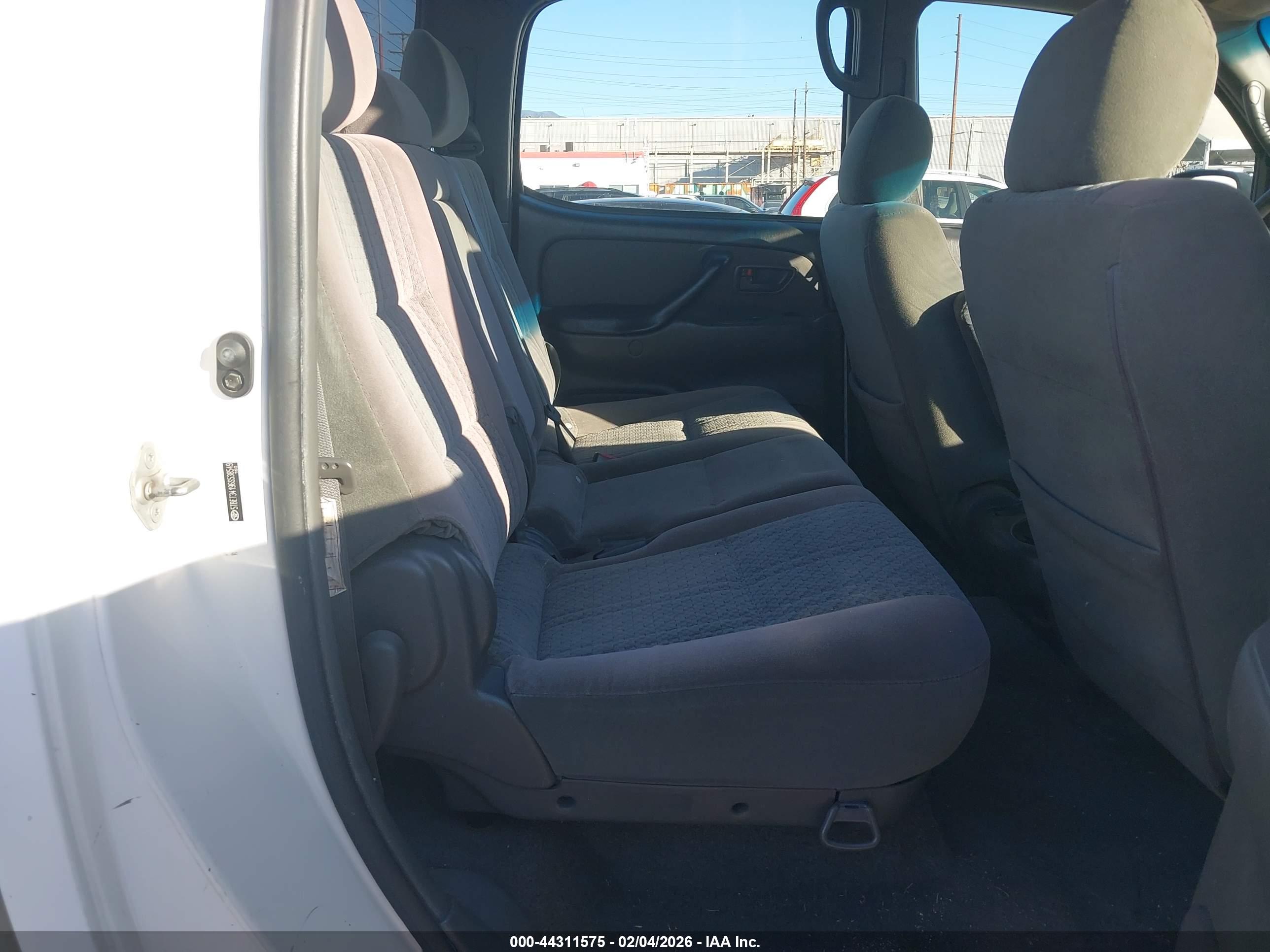 TOYOTA TUNDRA image 8
