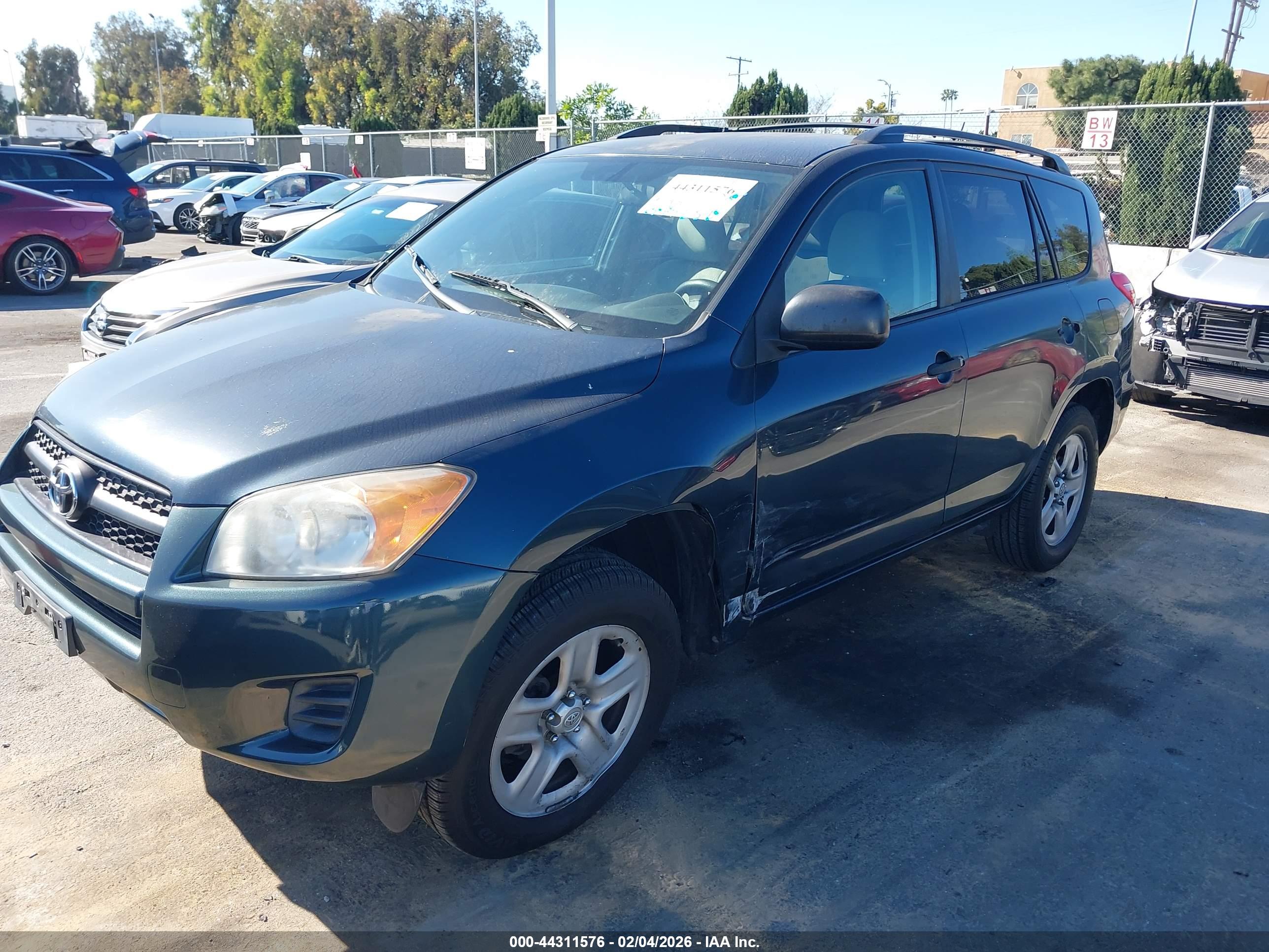 TOYOTA RAV4 image 2